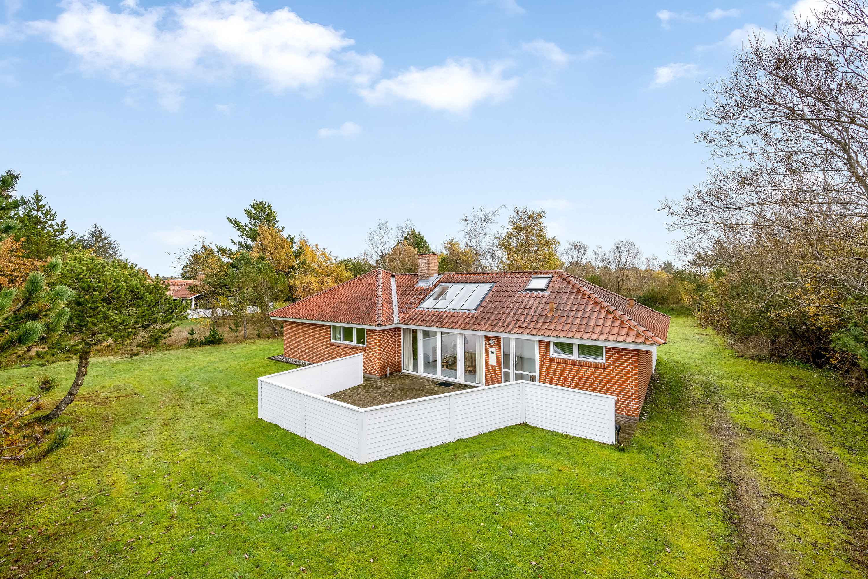 Fremhævet facade billede i fuldskærmstilstand. Billede af Søndervang 79, Lønne, 6830 Nørre Nebel