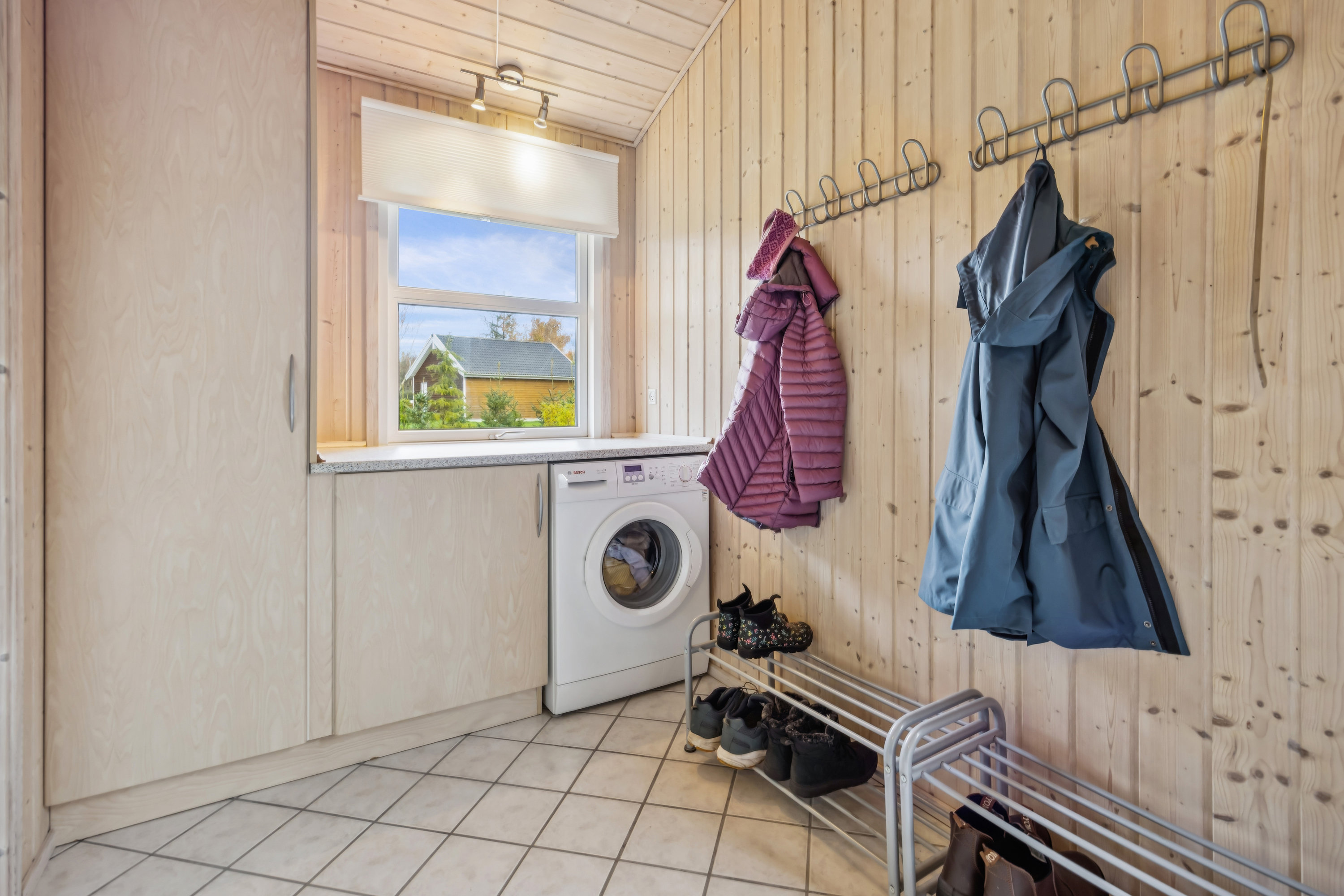 Fremhævet entré billede i fuldskærmstilstand. Billede af Engdraget 8, Hou, 9370 Hals