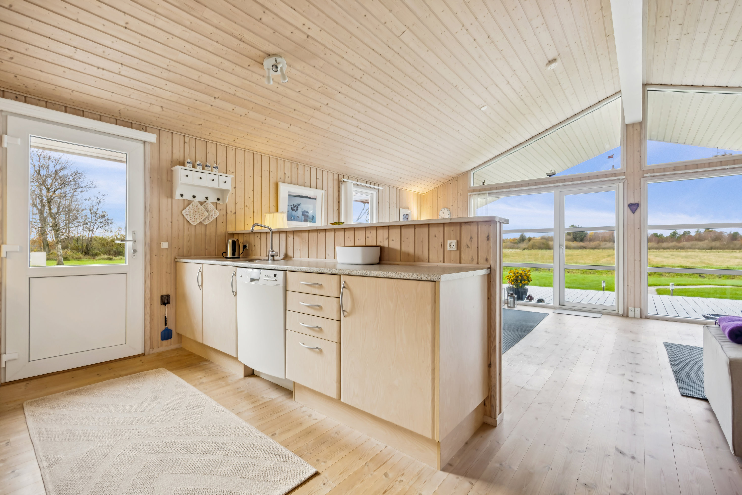 Fremhævet køkken billede i fuldskærmstilstand. Billede af Engdraget 8, Hou, 9370 Hals