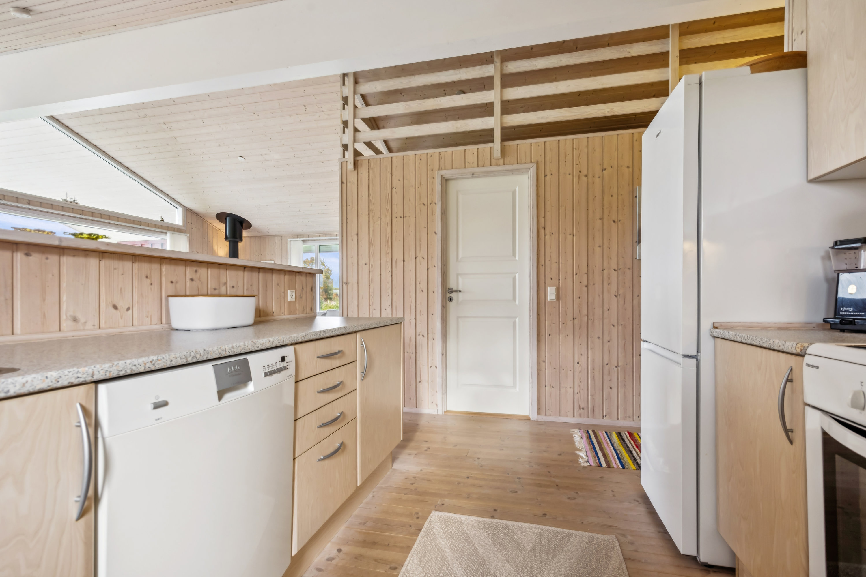 Fremhævet køkken billede i fuldskærmstilstand. Billede af Engdraget 8, Hou, 9370 Hals