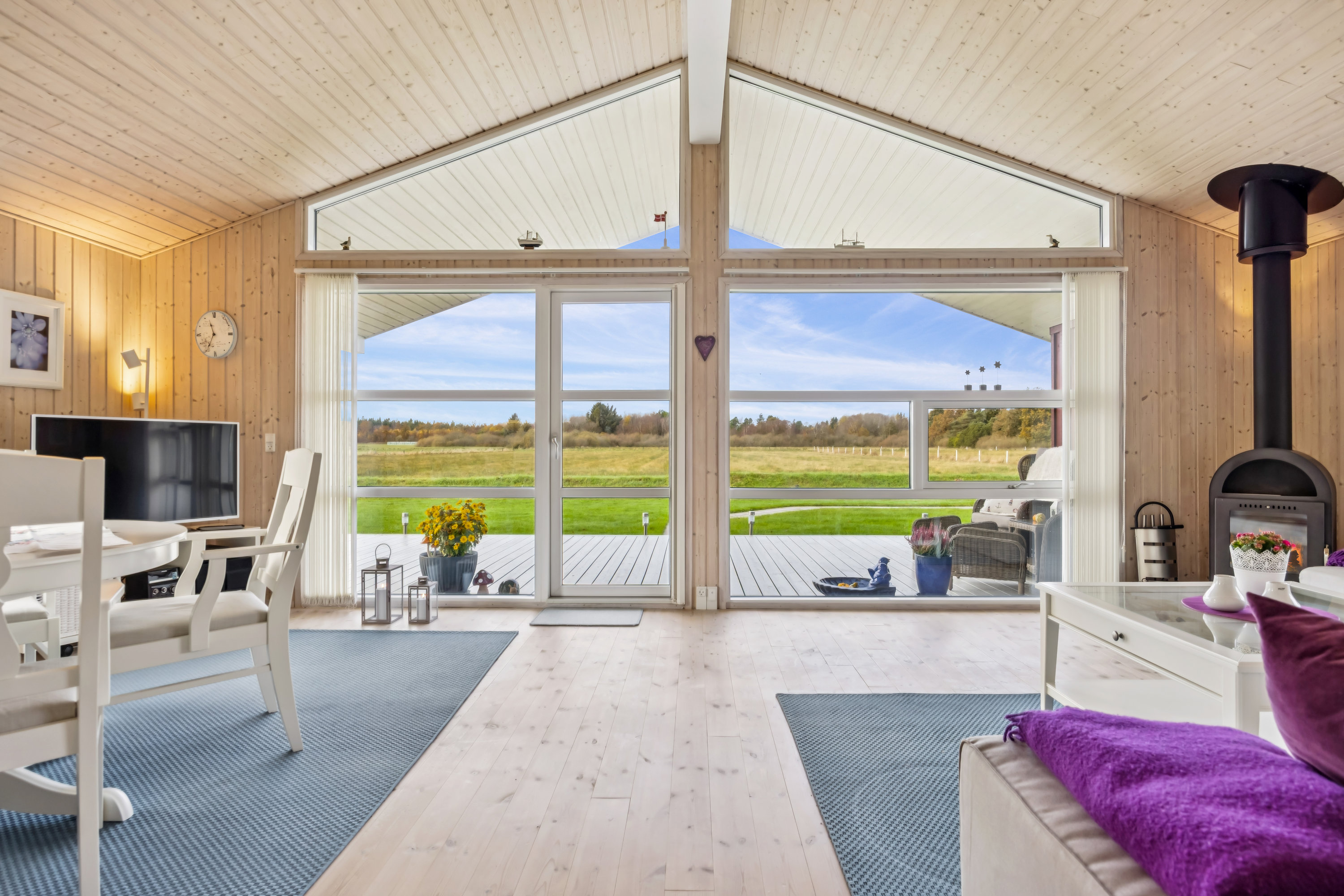 Fremhævet stue billede i fuldskærmstilstand. Billede af Engdraget 8, Hou, 9370 Hals