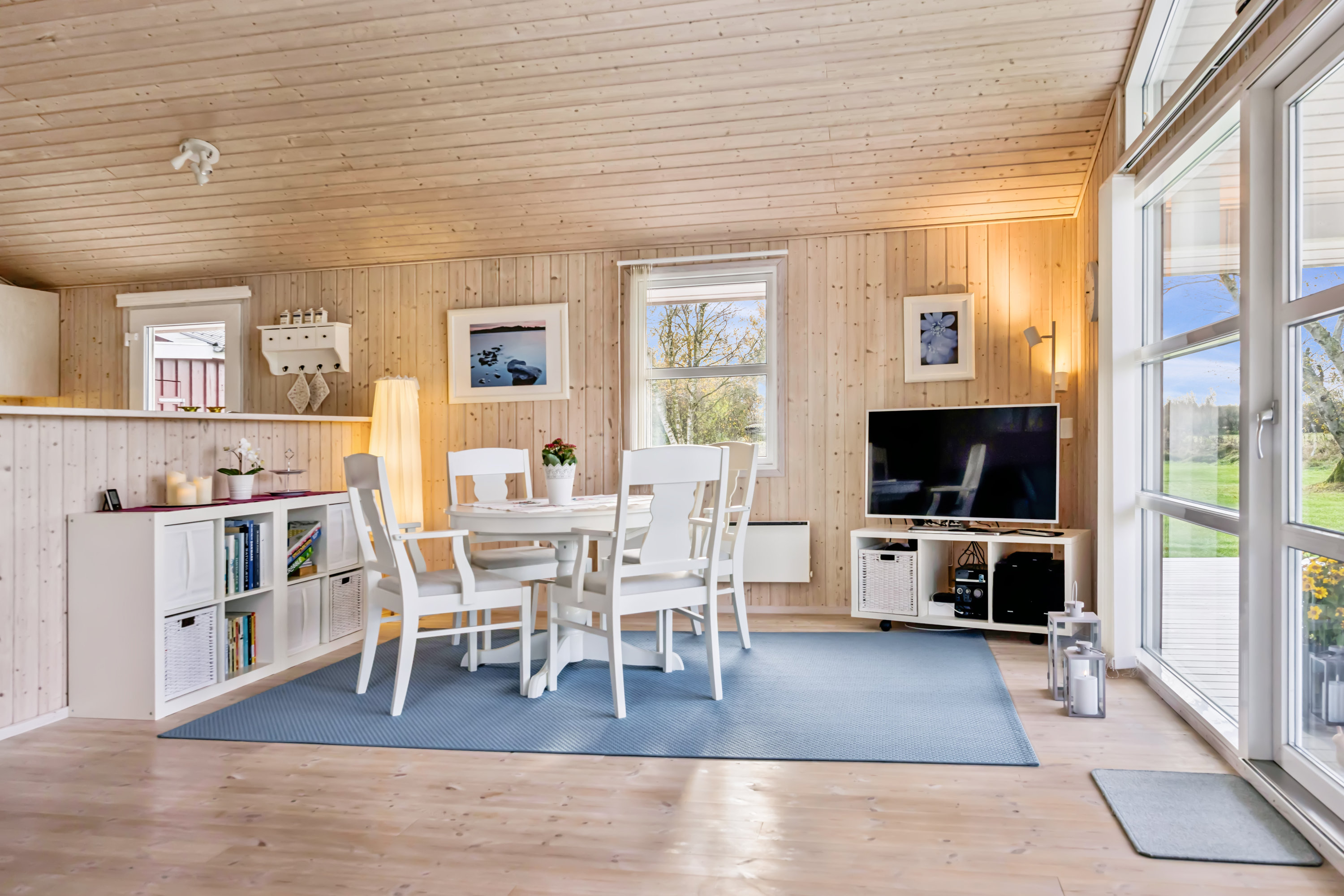 Fremhævet stue billede i fuldskærmstilstand. Billede af Engdraget 8, Hou, 9370 Hals