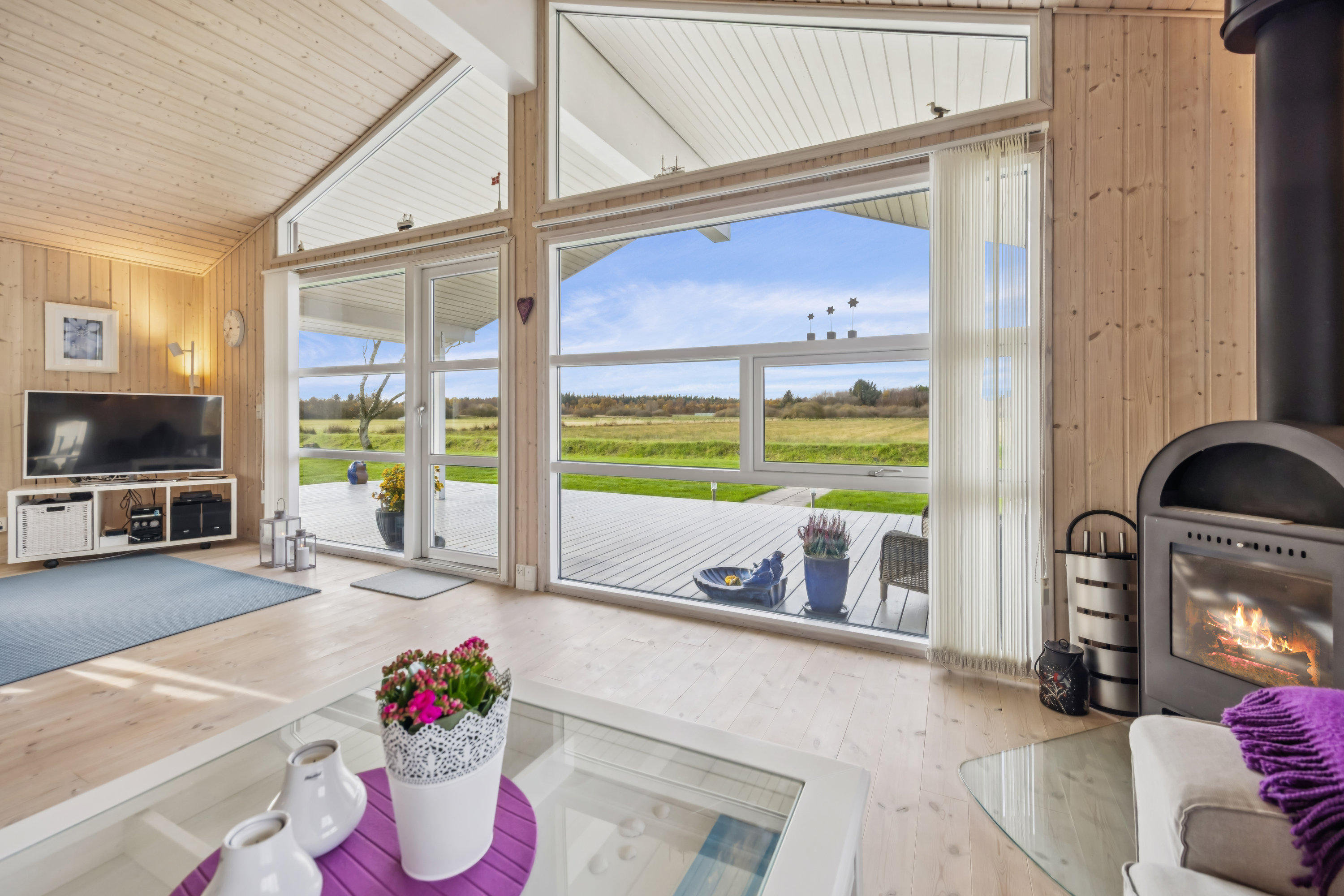 Fremhævet stue billede i fuldskærmstilstand. Billede af Engdraget 8, Hou, 9370 Hals