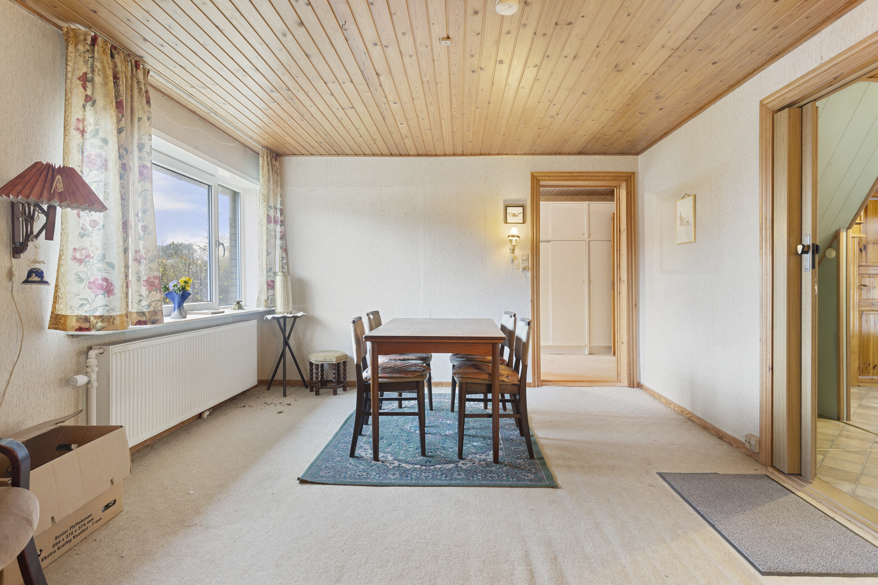 Fremhævet stue billede i fuldskærmstilstand. Billede af Åhavevej 26, Voerså, 9300 Sæby