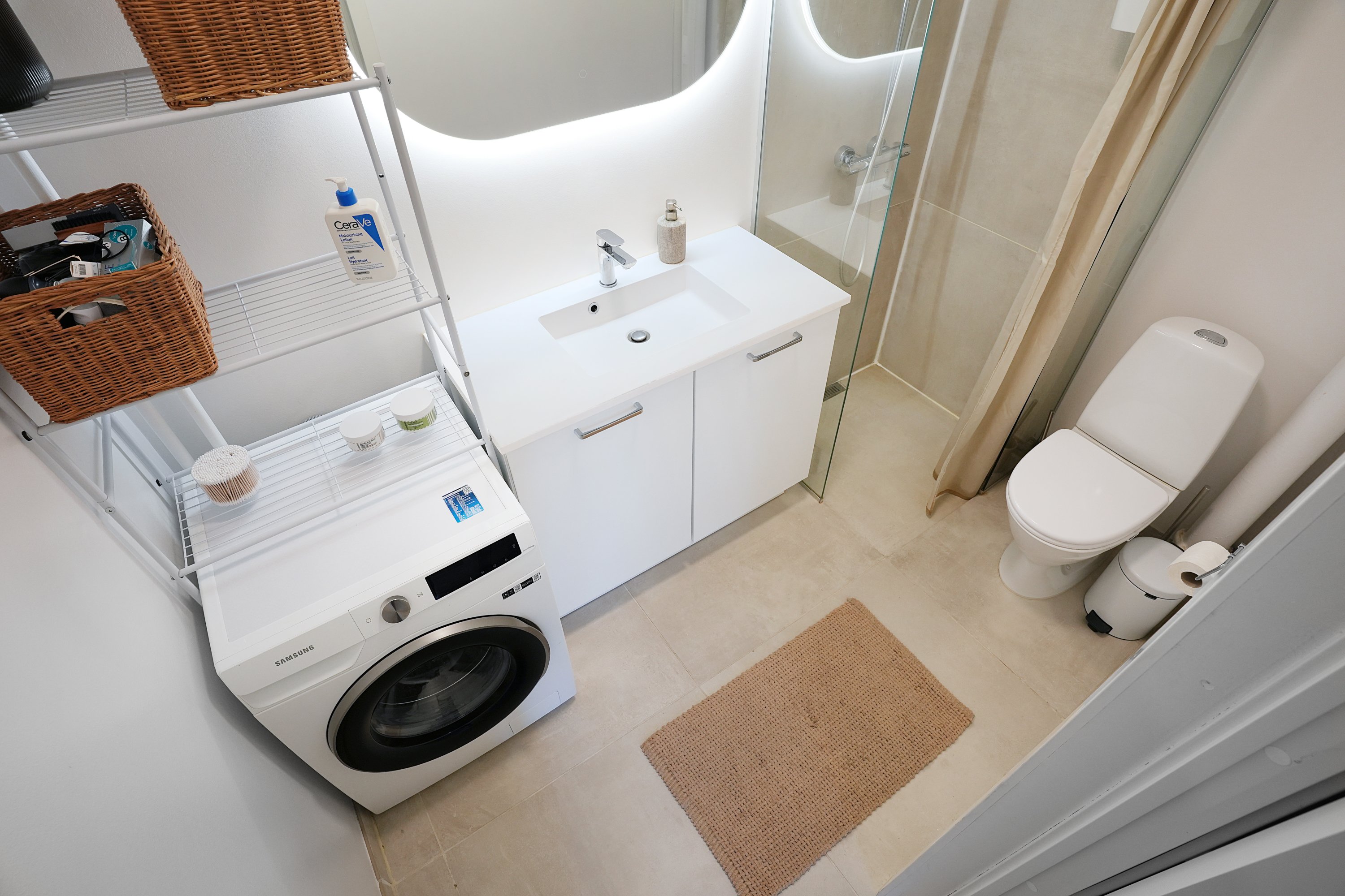 Fremhævet badeværelse billede i fuldskærmstilstand. Billede af Parken 7, 1. tv., 3480 Fredensborg