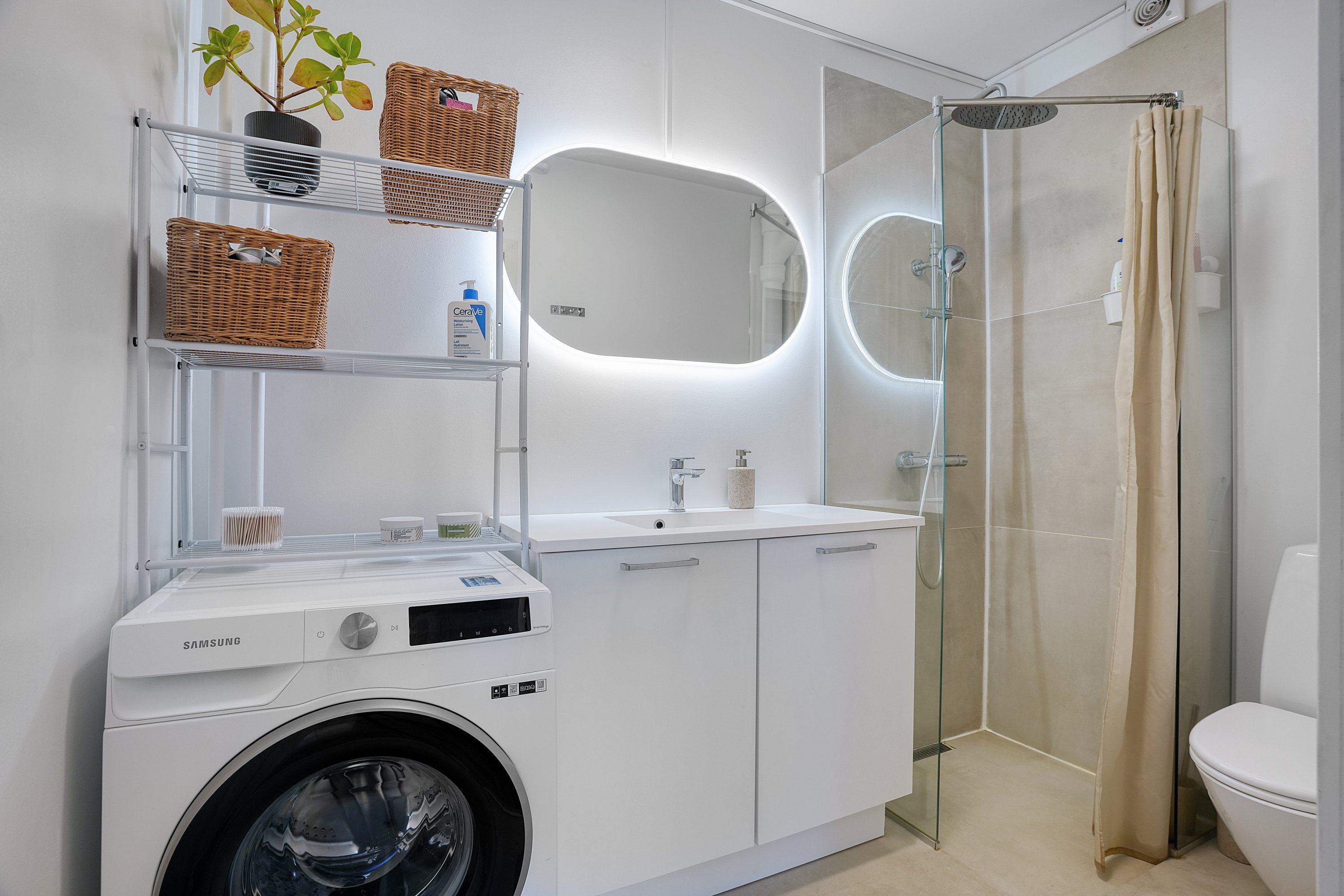 Fremhævet badeværelse billede i fuldskærmstilstand. Billede af Parken 7, 1. tv., 3480 Fredensborg