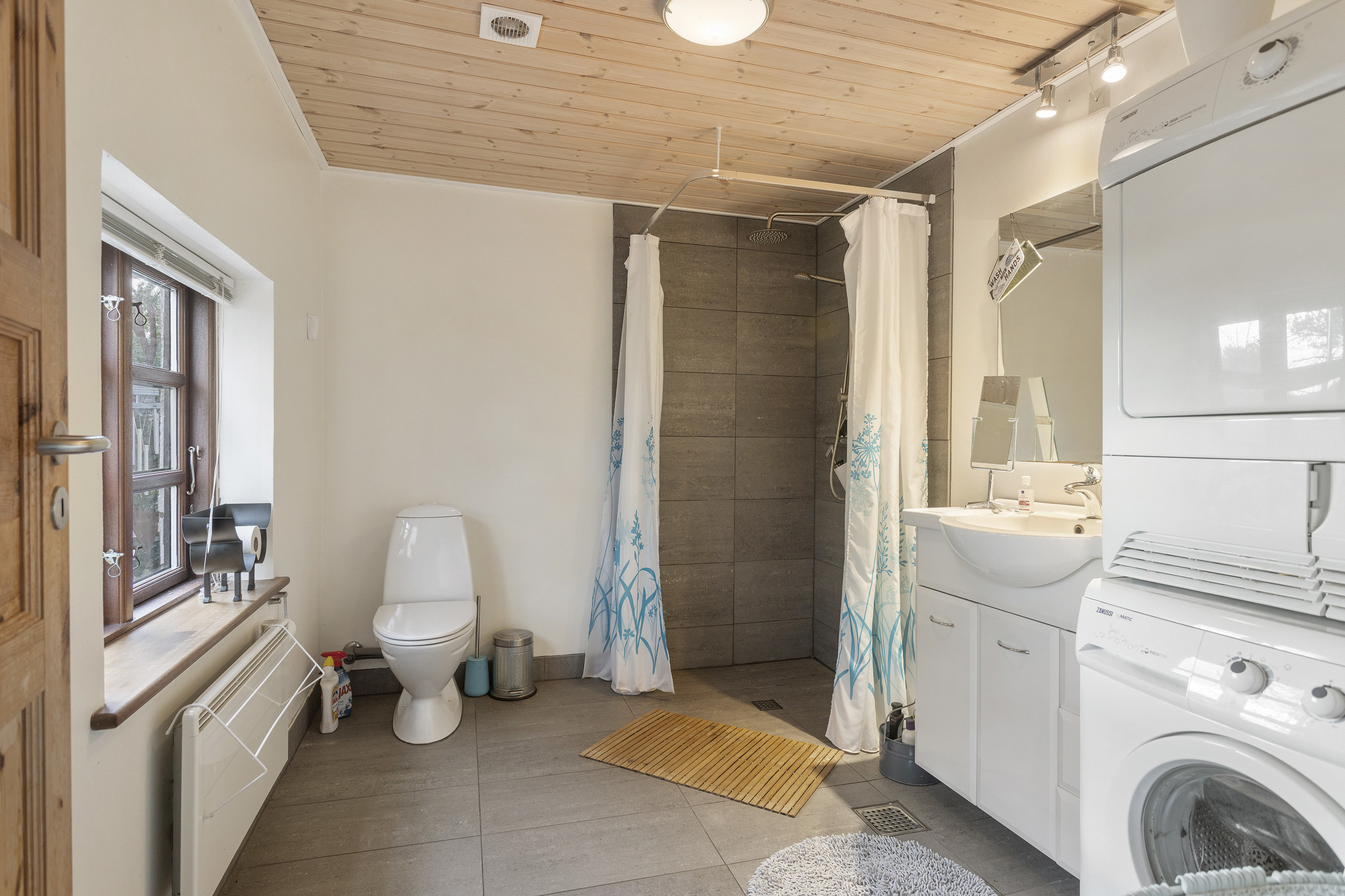 Fremhævet anneks - badeværelse billede i fuldskærmstilstand. Billede af Lyngsaafælledvej 11, Lyngså, 9300 Sæby