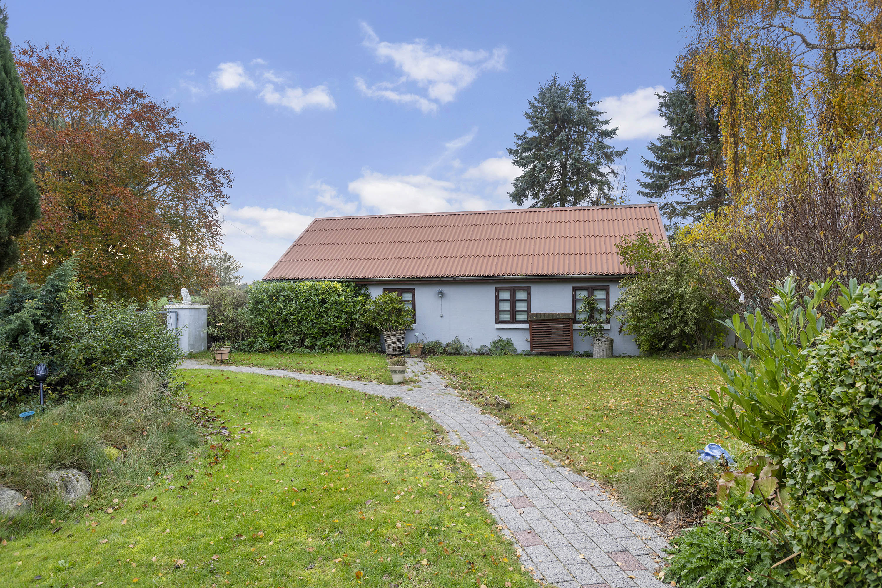 Fremhævet facade billede i fuldskærmstilstand. Billede af Lyngsaafælledvej 11, Lyngså, 9300 Sæby