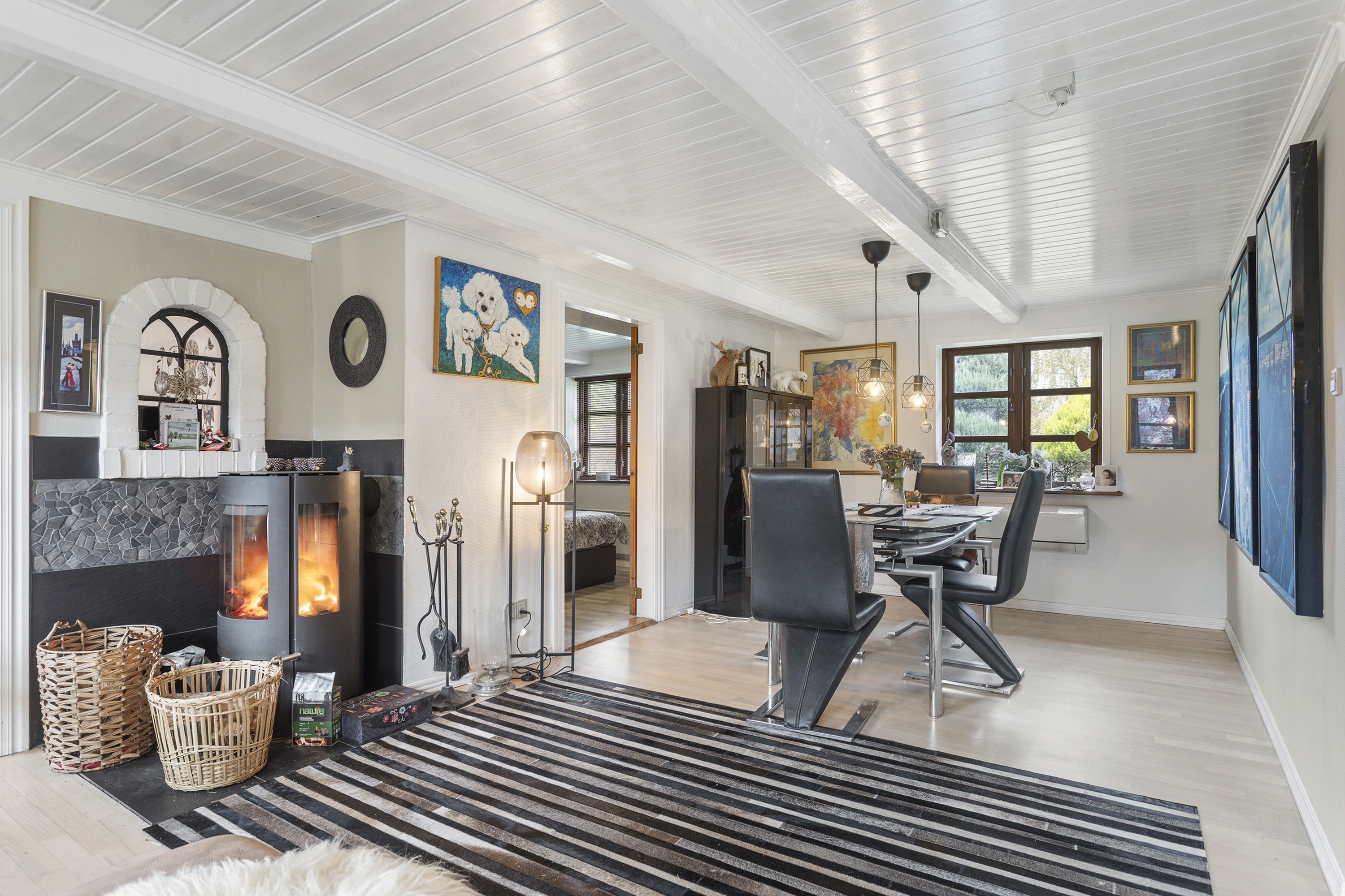 Fremhævet stue billede i fuldskærmstilstand. Billede af Lyngsaafælledvej 11, Lyngså, 9300 Sæby