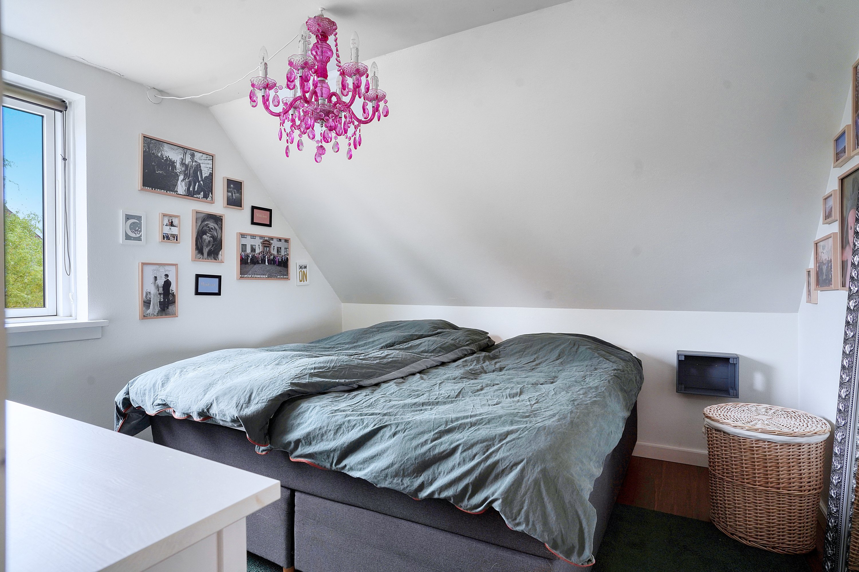 Fremhævet værelse billede i fuldskærmstilstand. Billede af Nordvangsvej 11, 3500 Værløse