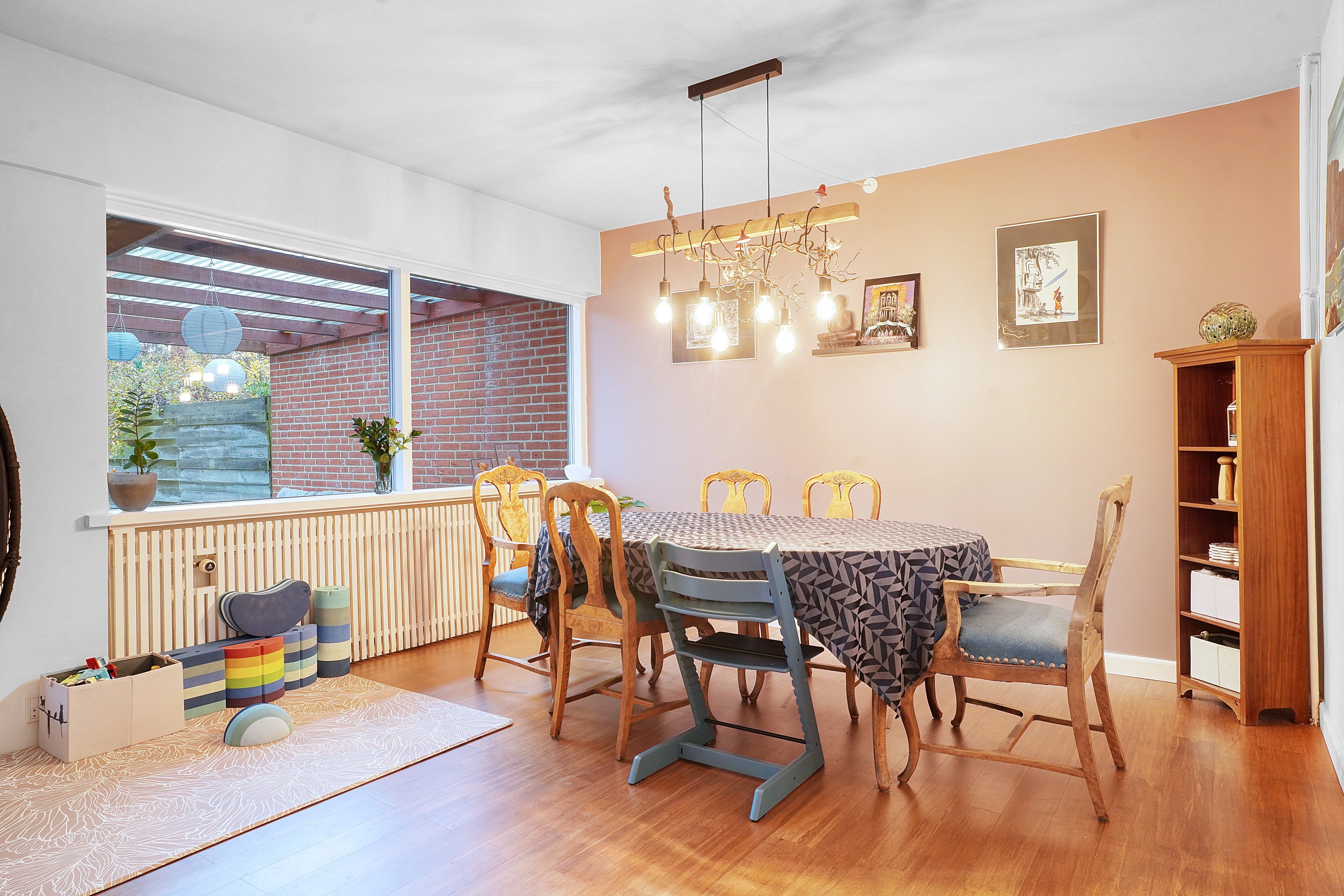 Fremhævet spisestue billede i fuldskærmstilstand. Billede af Nordvangsvej 11, 3500 Værløse