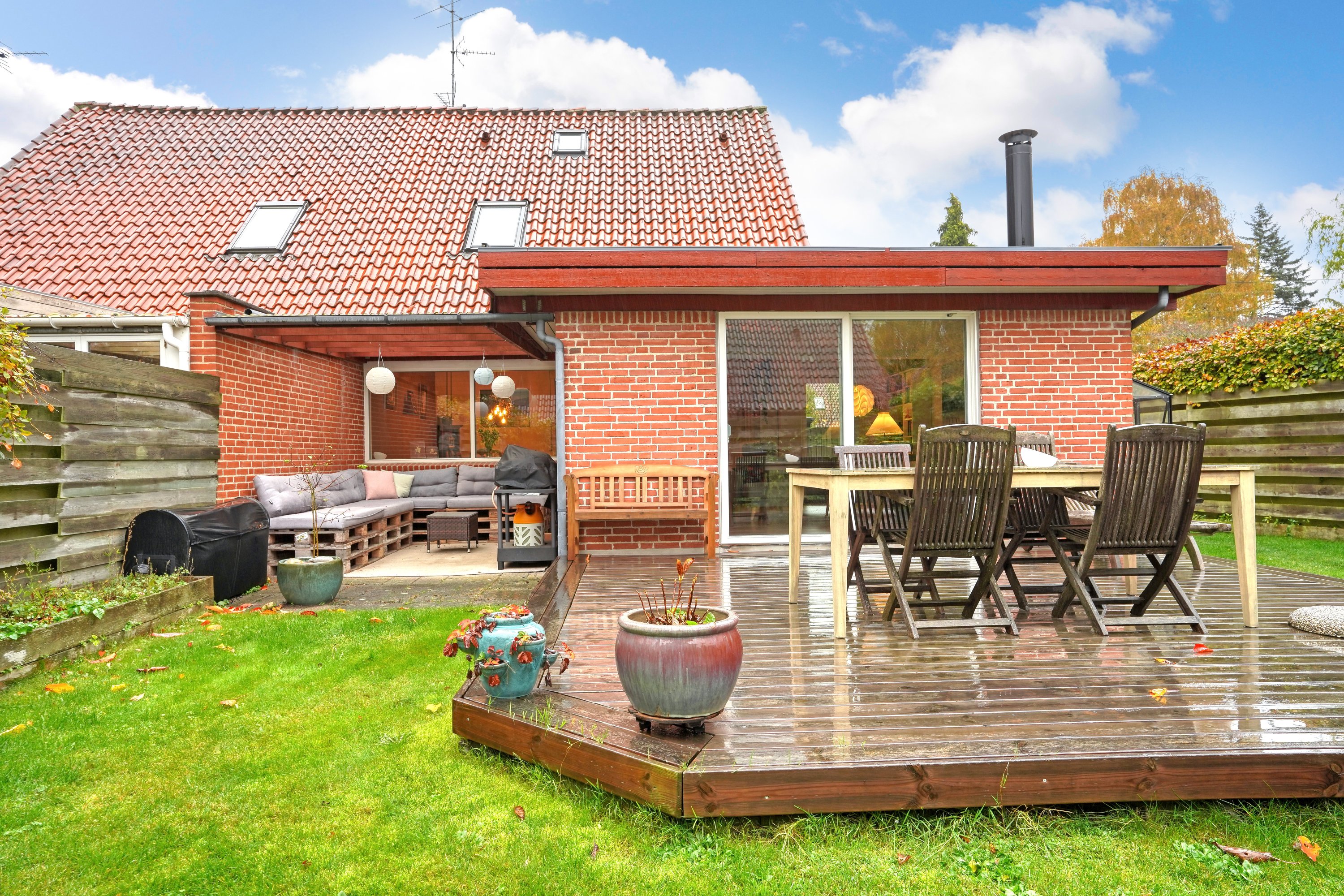 Fremhævet terrasse billede i fuldskærmstilstand. Billede af Nordvangsvej 11, 3500 Værløse