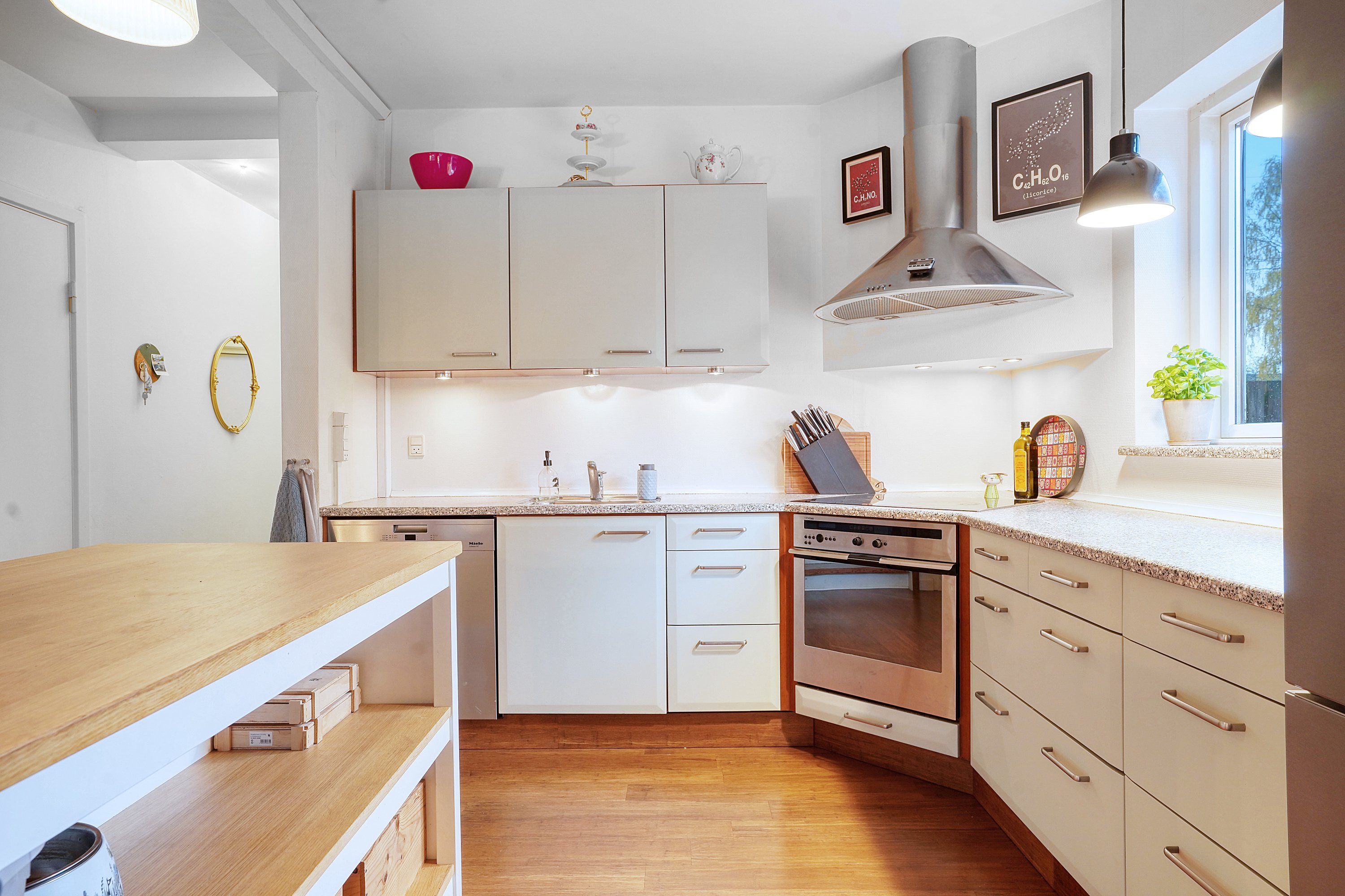 Miniaturebillede 1: køkken. Billede af Nordvangsvej 11, 3500 Værløse