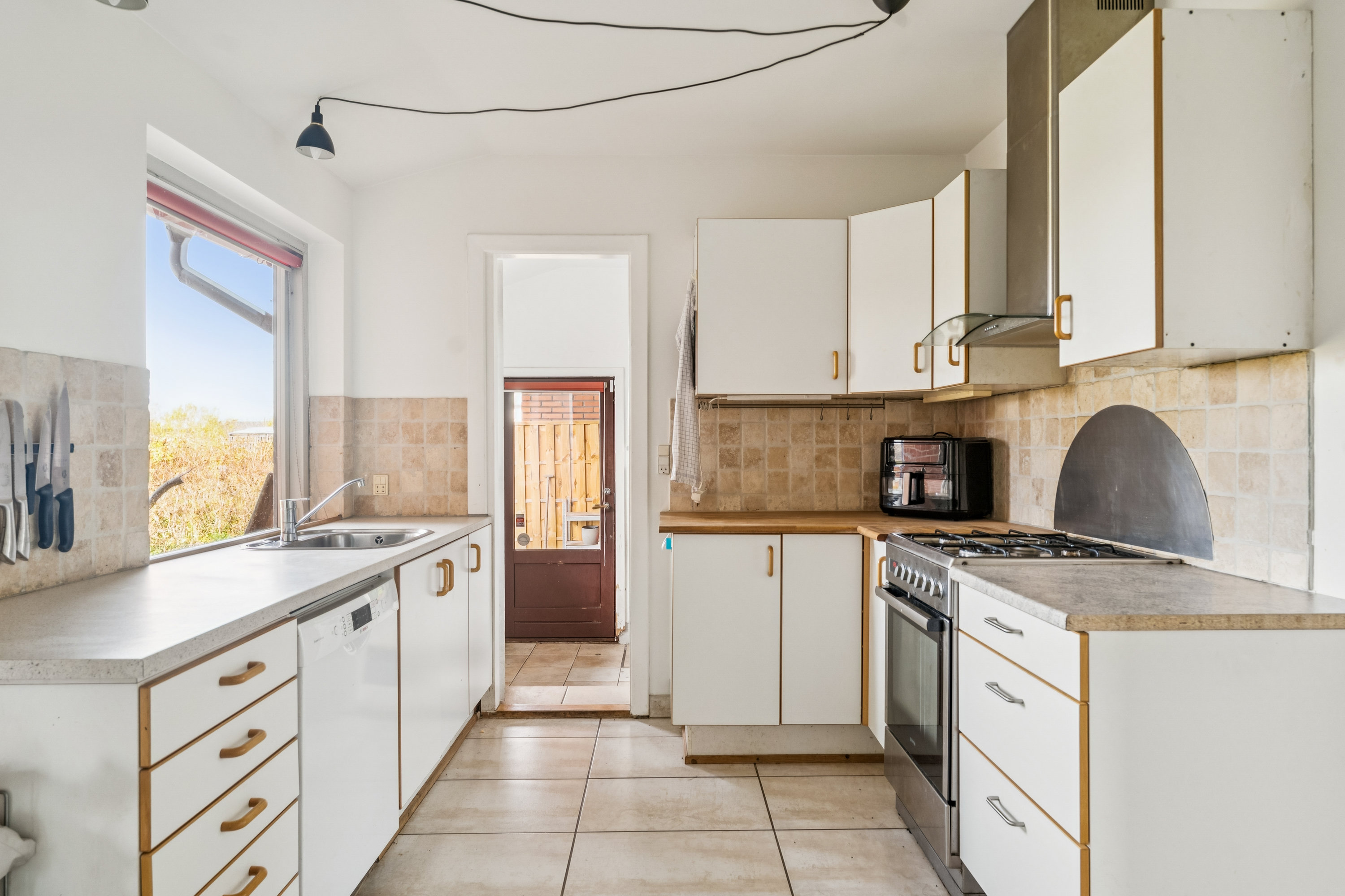 Fremhævet køkken billede i fuldskærmstilstand. Billede af Kærvangen 5, Løvel, 8830 Tjele