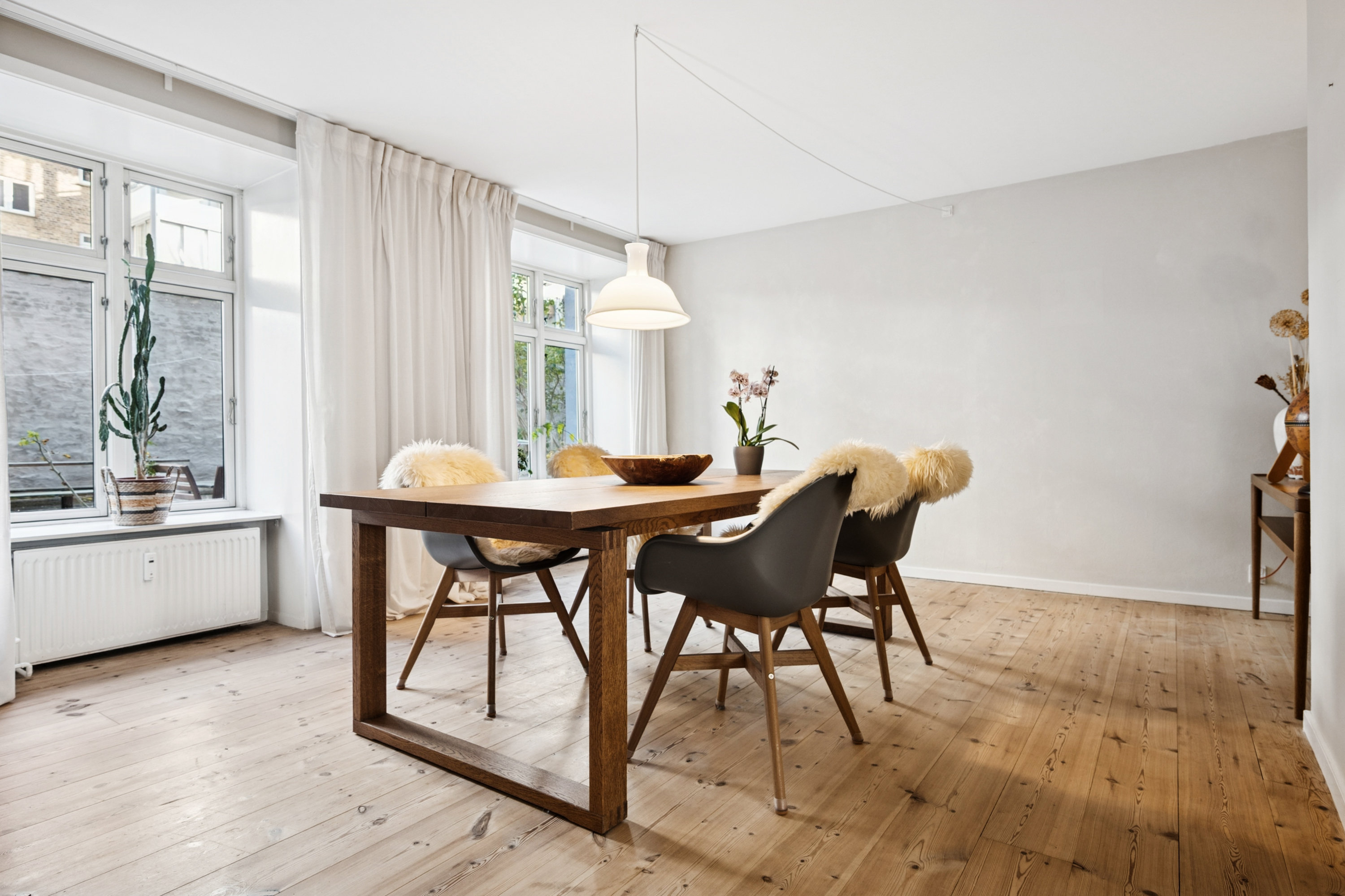 Fremhævet spisestue billede i fuldskærmstilstand. Billede af Sommerstedgade 21, kld.., 1718 København V