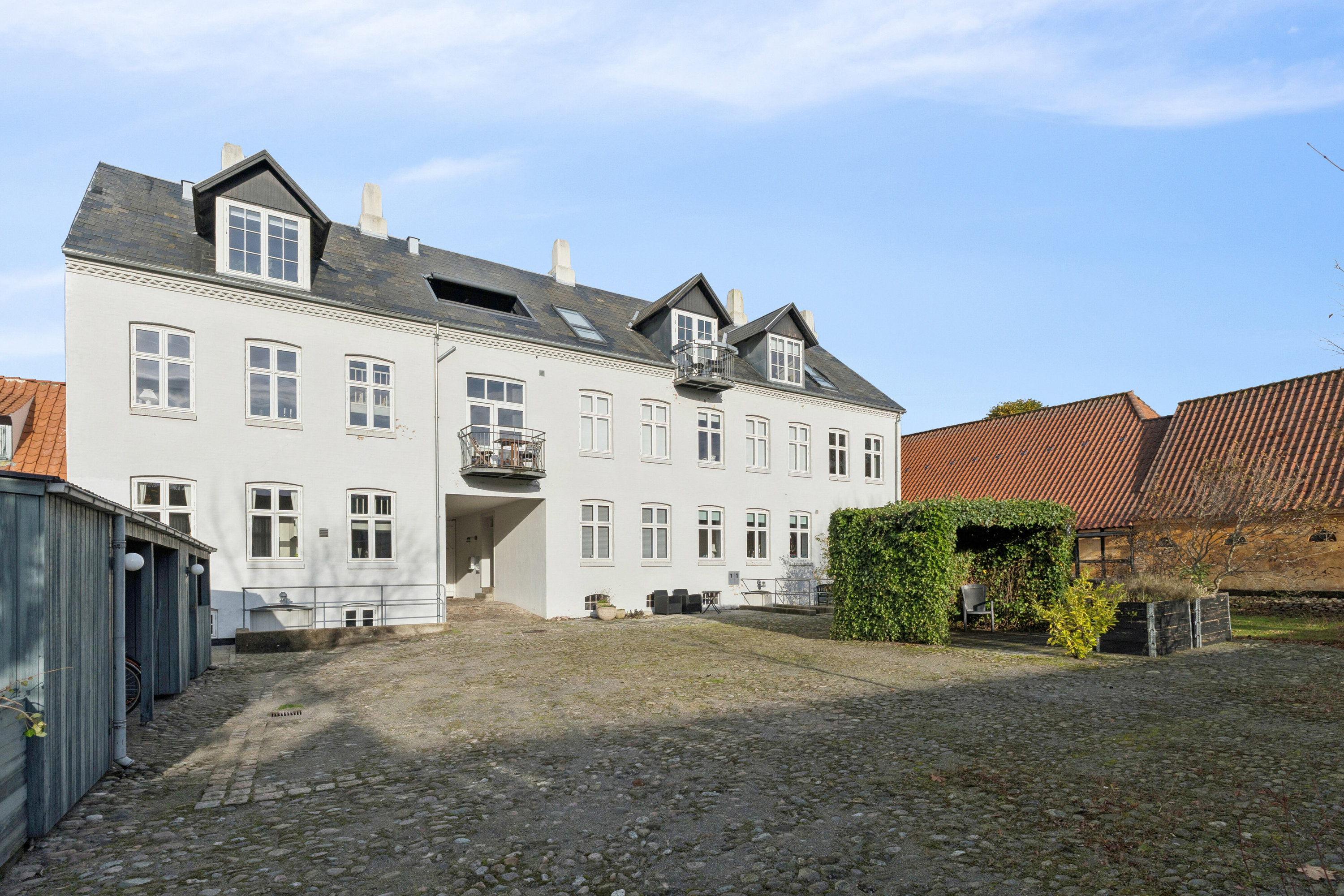 Fremhævet set fra gården billede i fuldskærmstilstand. Billede af Vestergade 3B, 2., 9800 Hjørring