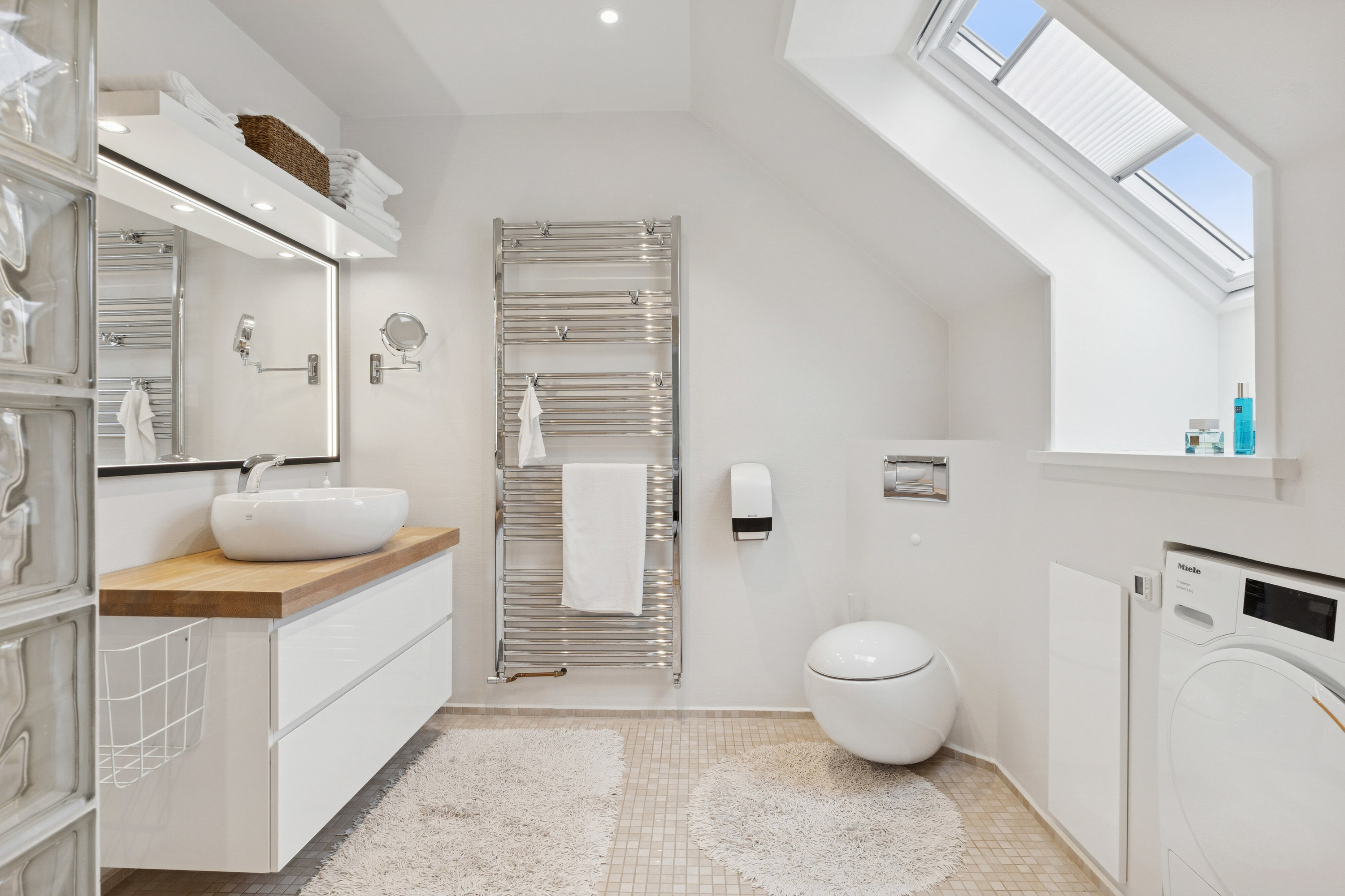 Fremhævet badeværelse billede i fuldskærmstilstand. Billede af Vestergade 3B, 2., 9800 Hjørring