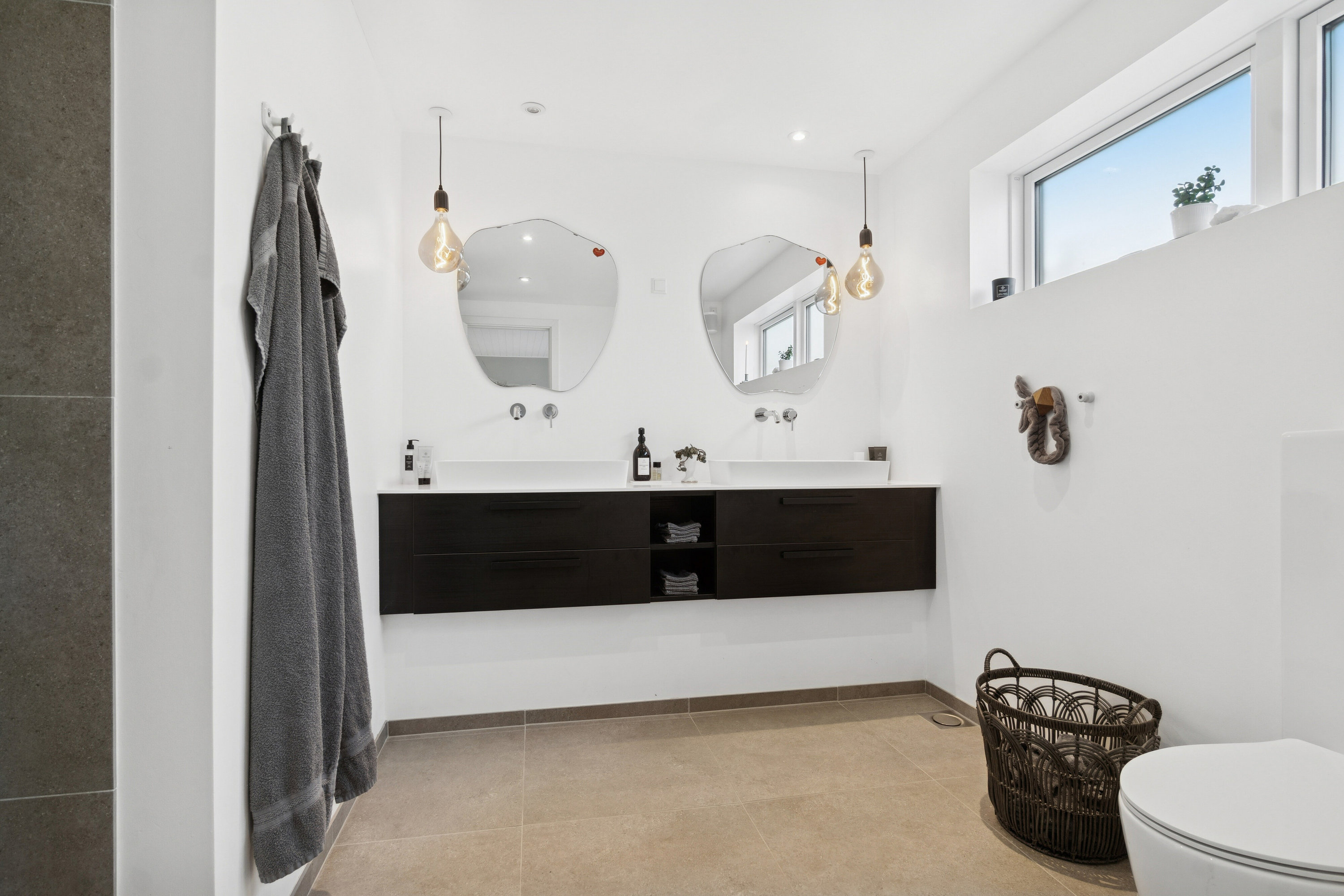 Fremhævet badeværelse billede i fuldskærmstilstand. Billede af Rytterbakken 12, 3650 Ølstykke