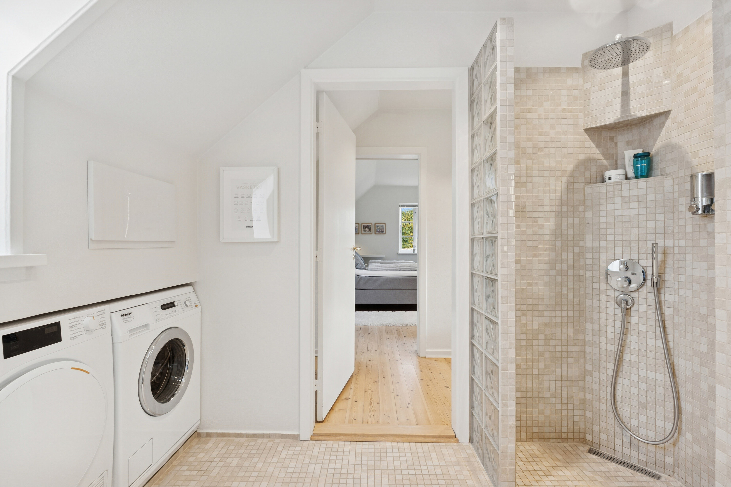 Fremhævet badeværelse billede i fuldskærmstilstand. Billede af Vestergade 3B, 2., 9800 Hjørring