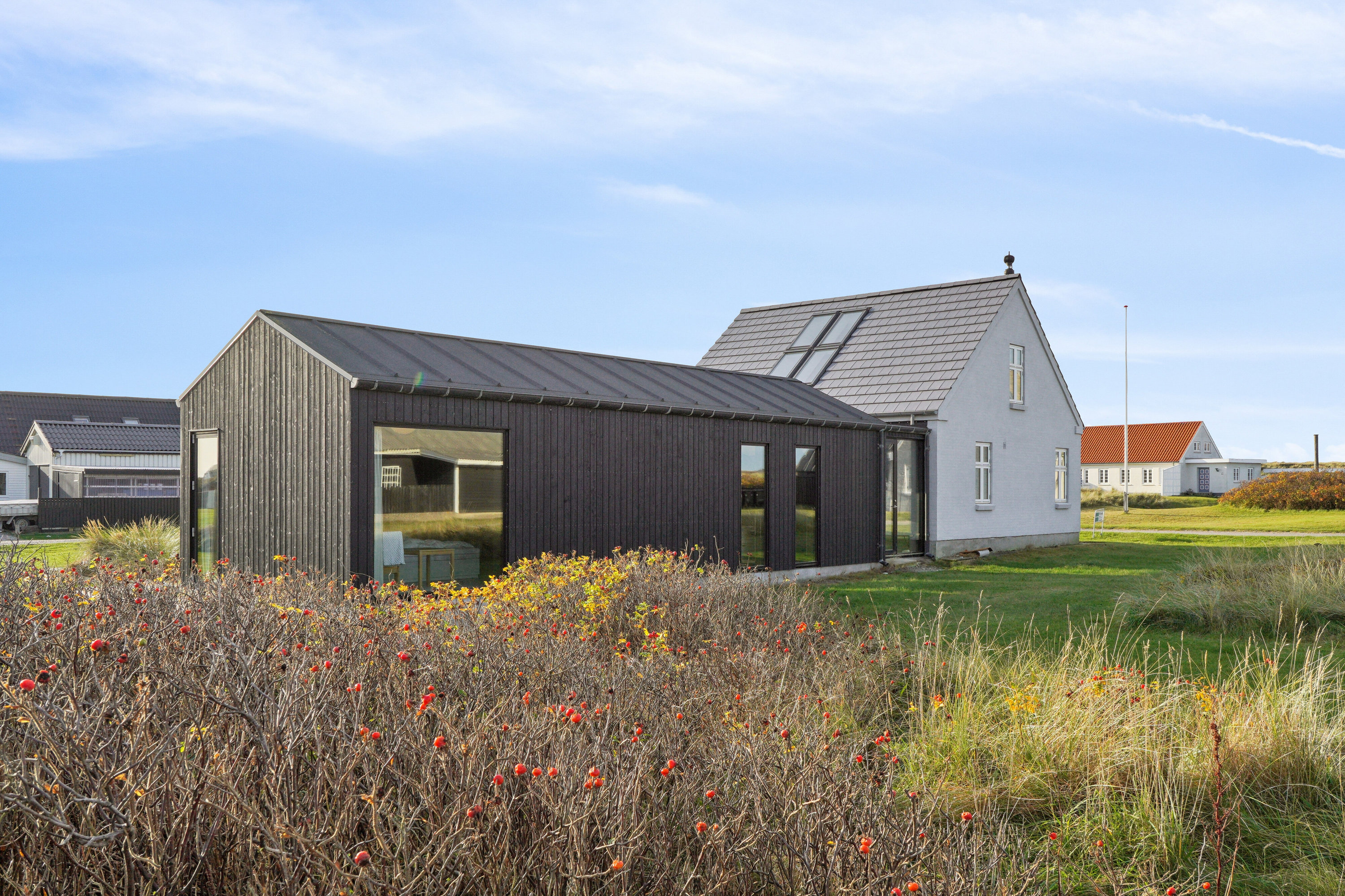 Miniaturebillede 2: set fra haven. Billede af Aalumvej 30, Agger, 7770 Vestervig