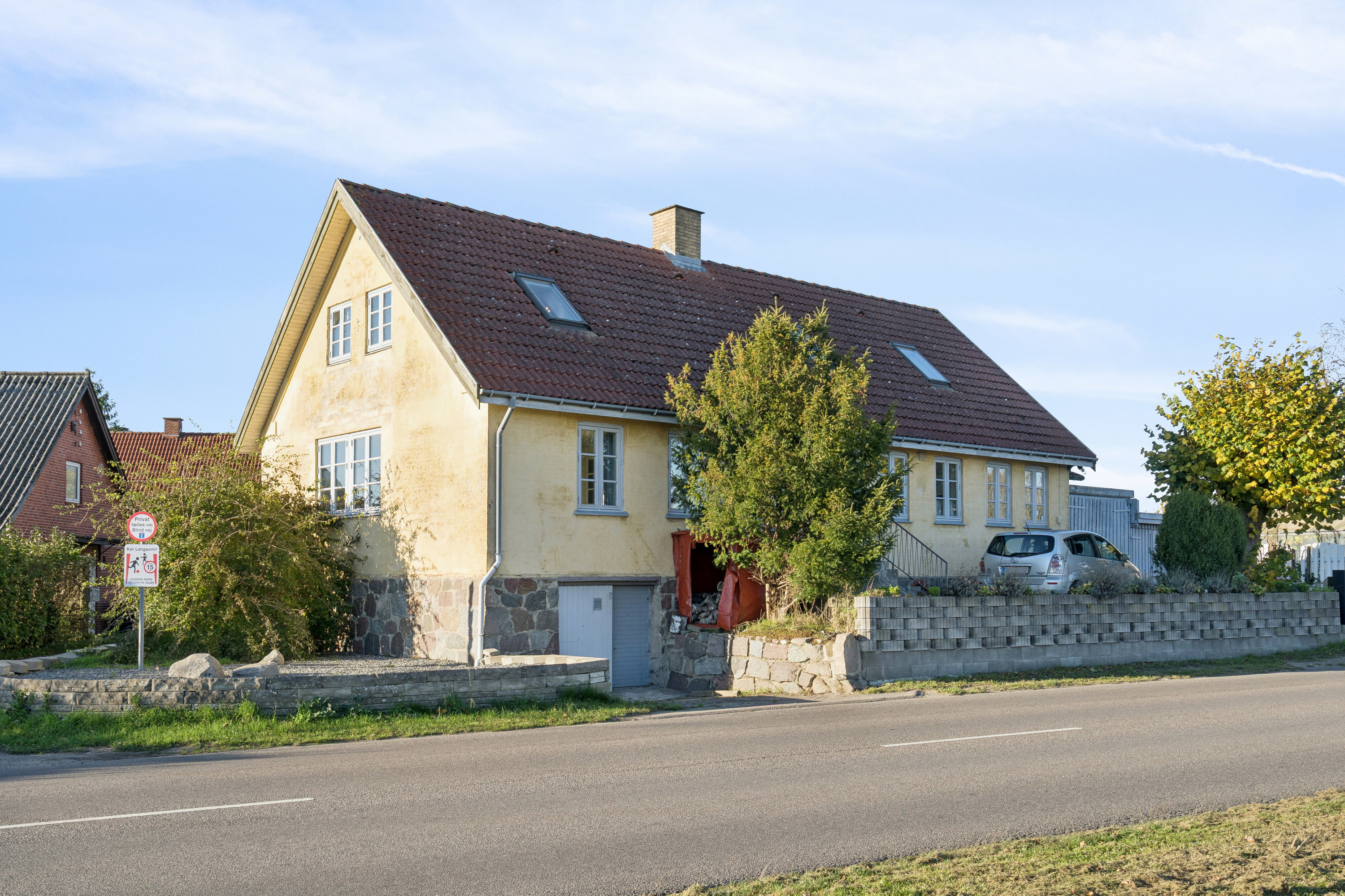 Miniaturebillede 1: set fra vejen. Billede af Næstvedvej 48, Fensmark, 4684 Holmegaard