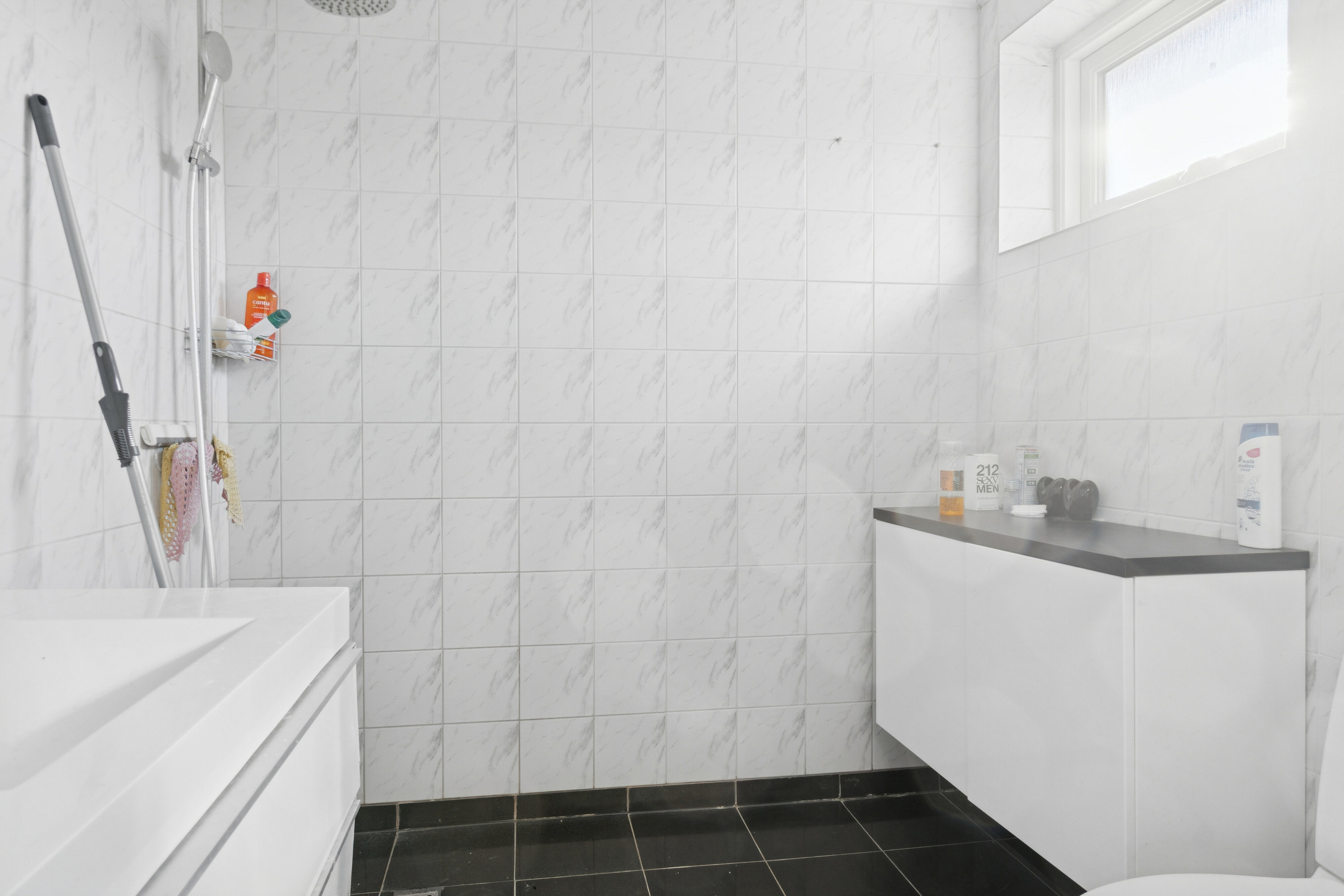 Fremhævet badeværelse billede i fuldskærmstilstand. Billede af Søholmparken 51, 4200 Slagelse