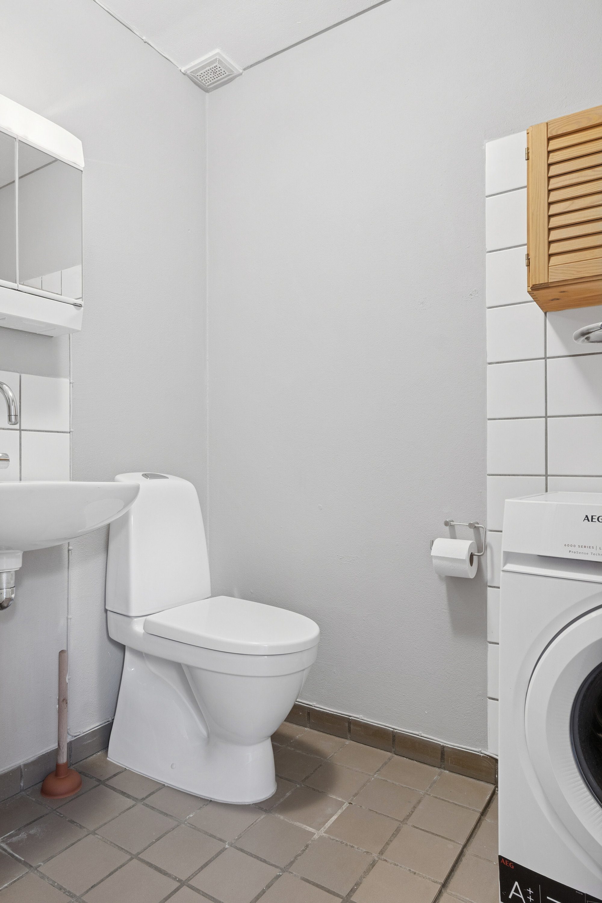 Fremhævet badeværelse billede i fuldskærmstilstand. Billede af Gl. Vindingevej 236, 5800 Nyborg