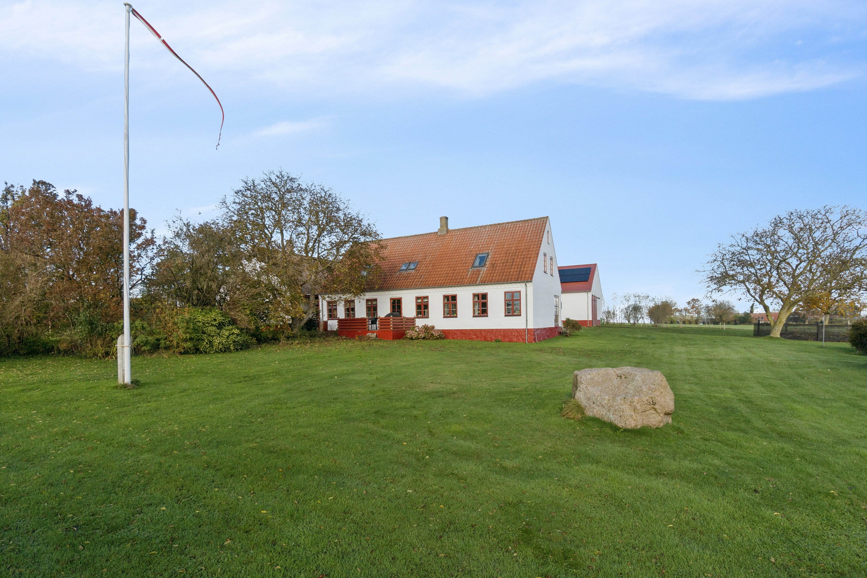 Fremhævet set fra haven billede i fuldskærmstilstand. Billede af Østermarievej 14, Ibsker, 3740 Svaneke