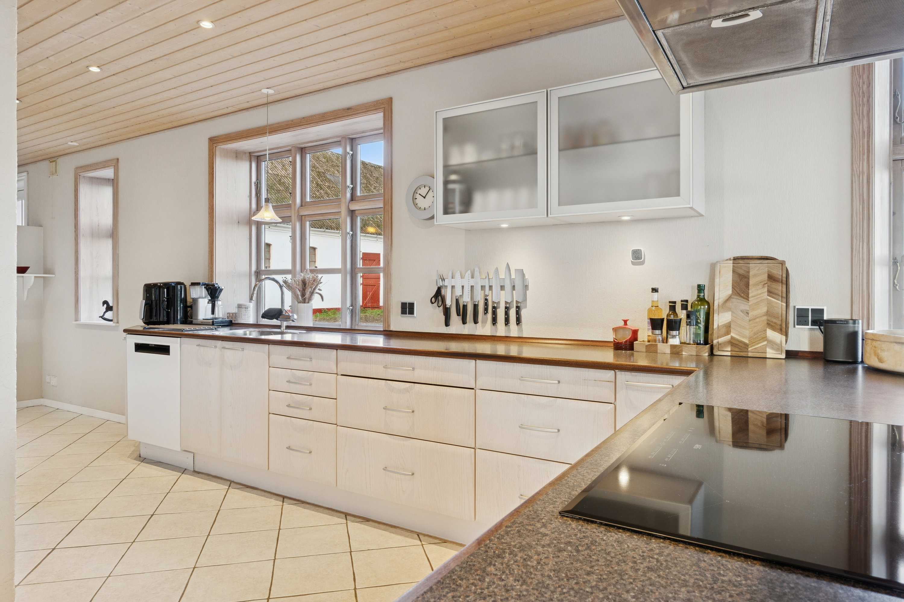 Fremhævet køkken billede i fuldskærmstilstand. Billede af Østermarievej 14, Ibsker, 3740 Svaneke