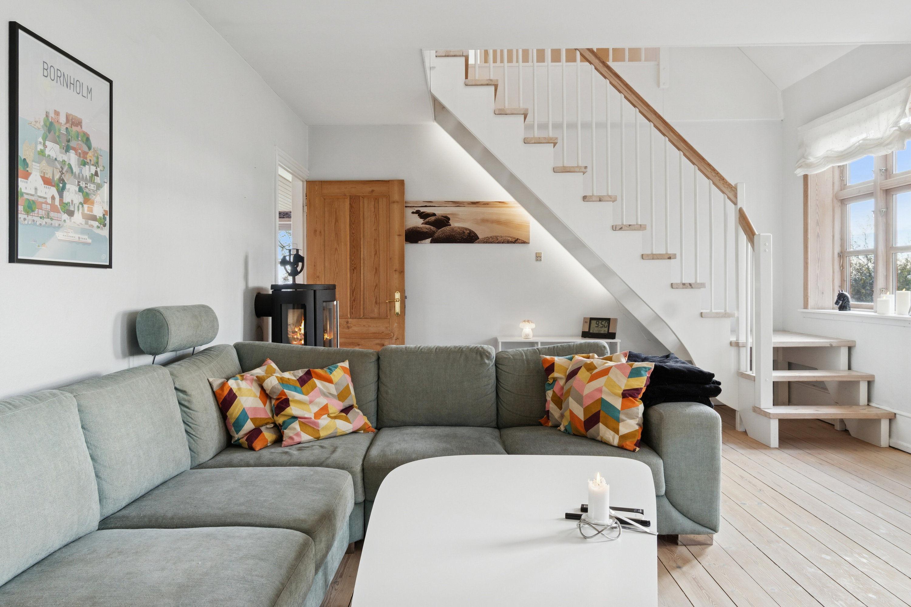 Fremhævet stue billede i fuldskærmstilstand. Billede af Østermarievej 14, Ibsker, 3740 Svaneke