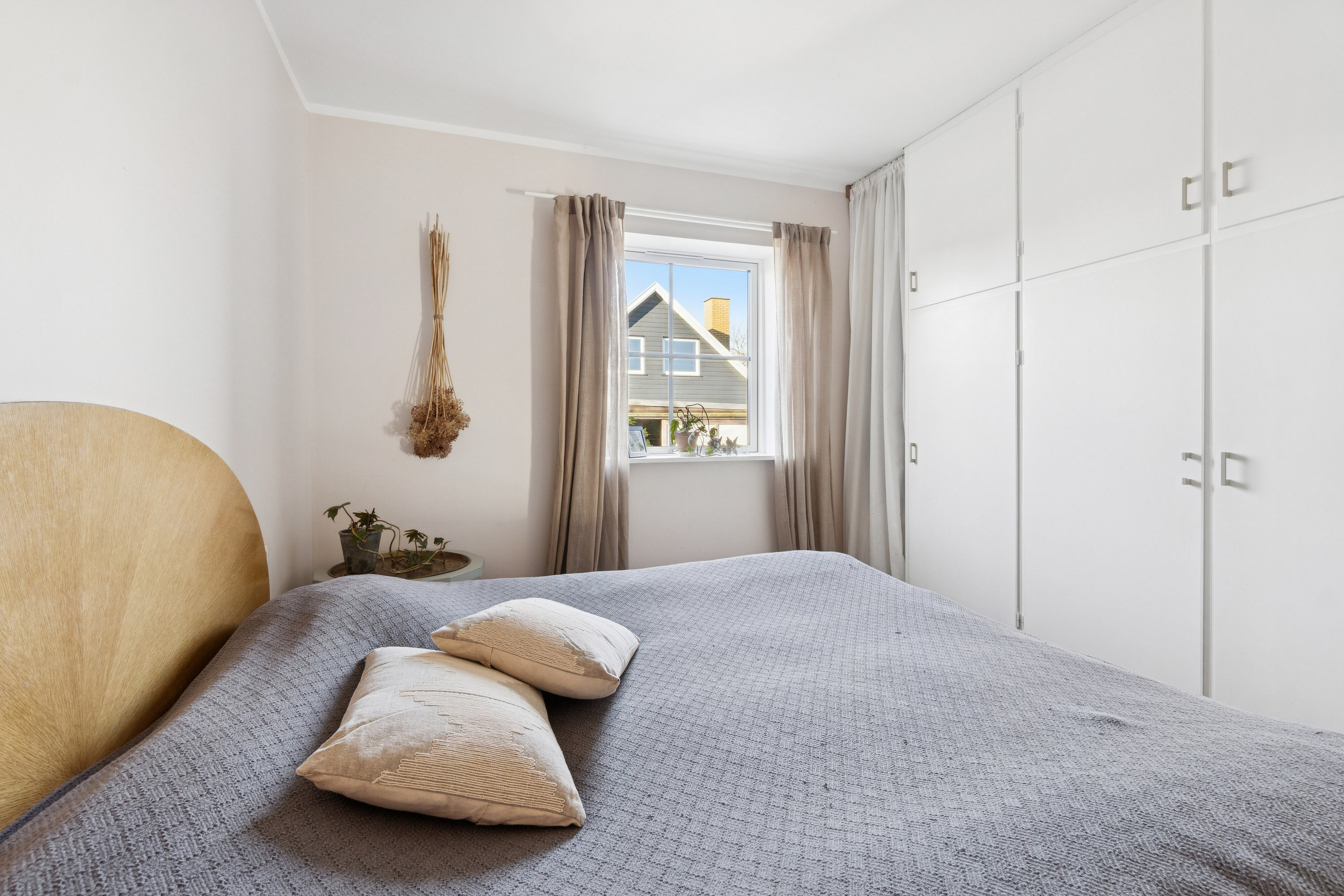 Fremhævet soveværelse billede i fuldskærmstilstand. Billede af Smallesund 97, Rønne, 3700 Rønne