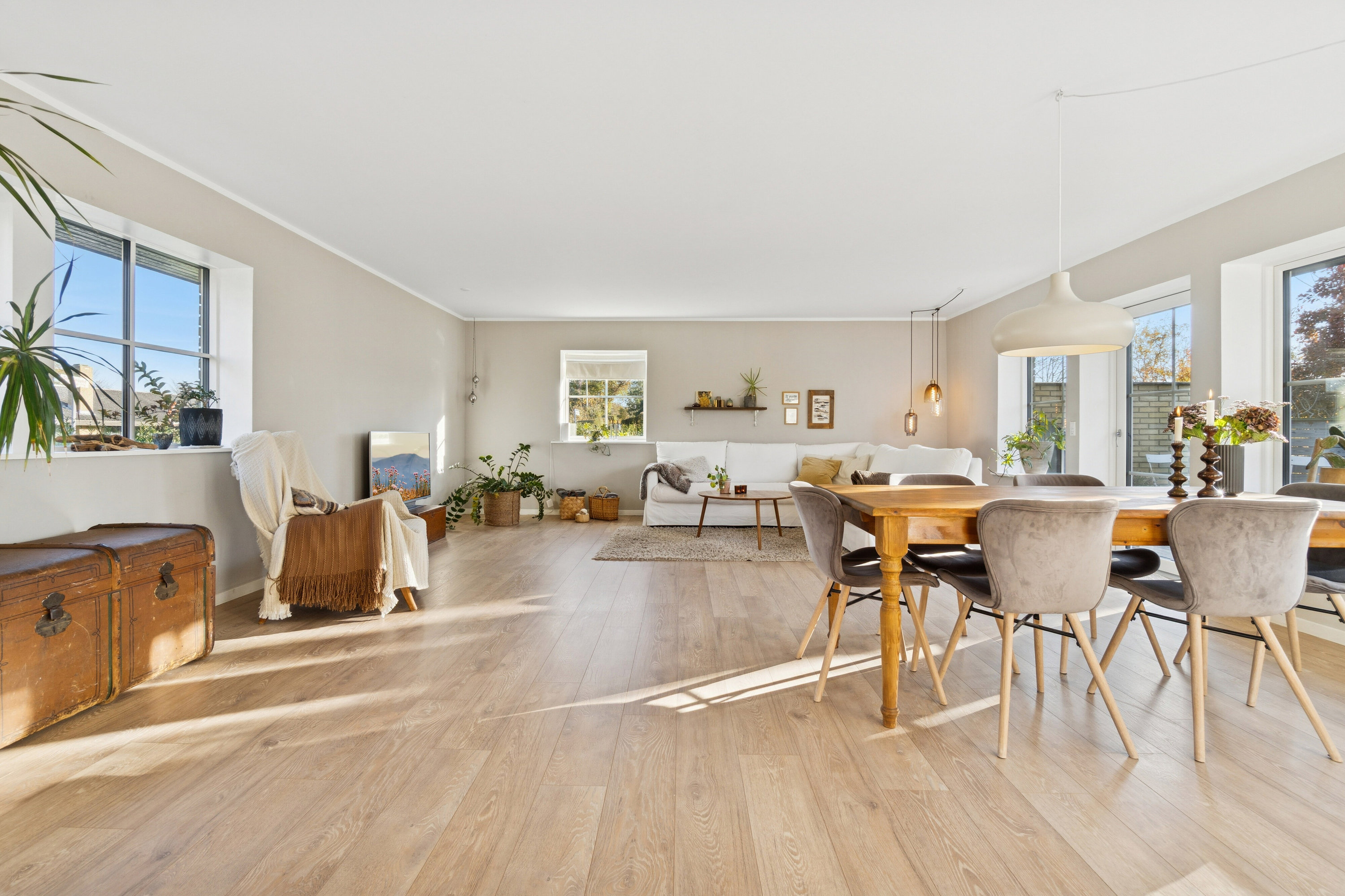 Fremhævet stue billede i fuldskærmstilstand. Billede af Smallesund 97, Rønne, 3700 Rønne