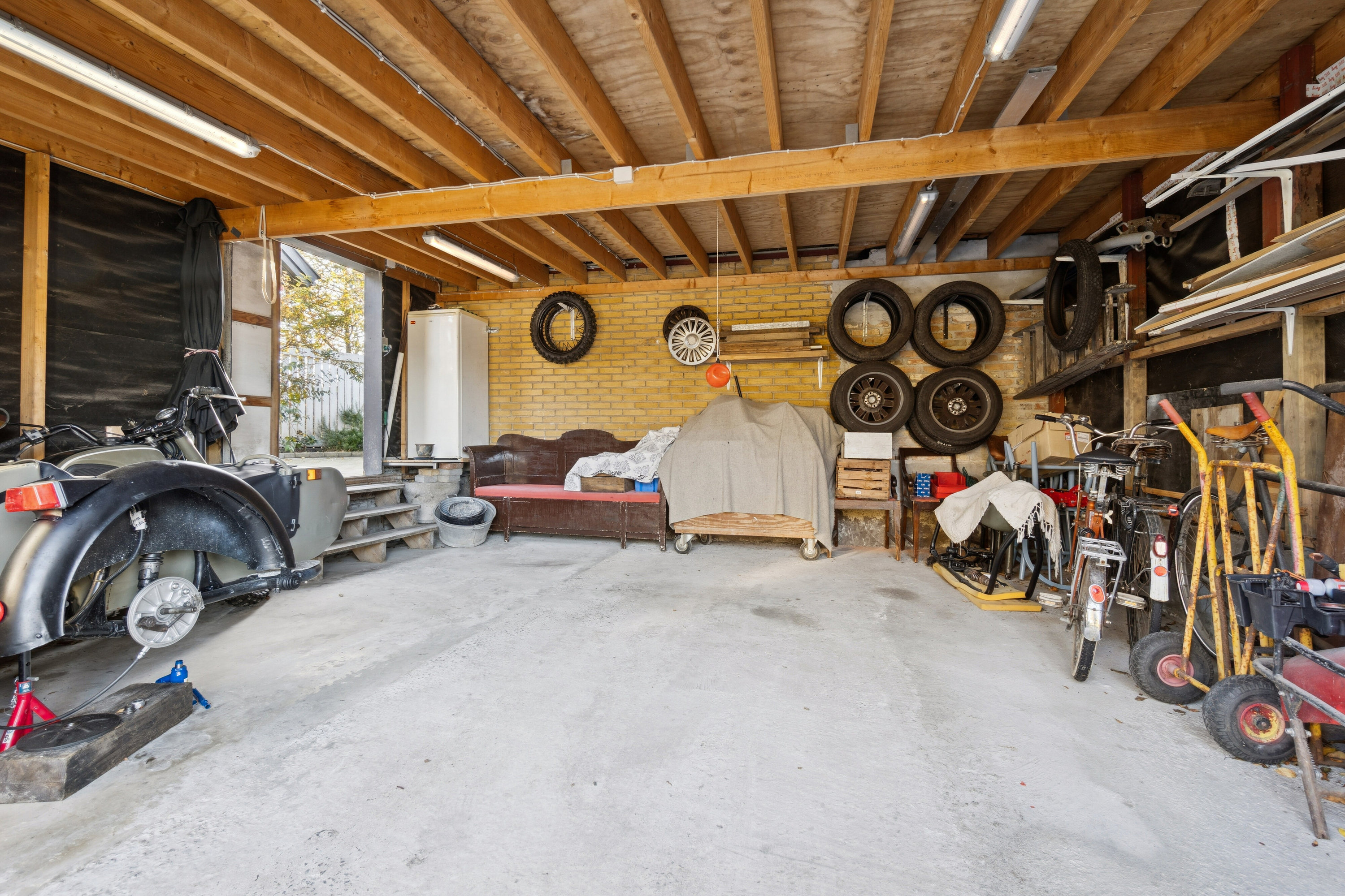 Fremhævet garage billede i fuldskærmstilstand. Billede af Smallesund 97, Rønne, 3700 Rønne