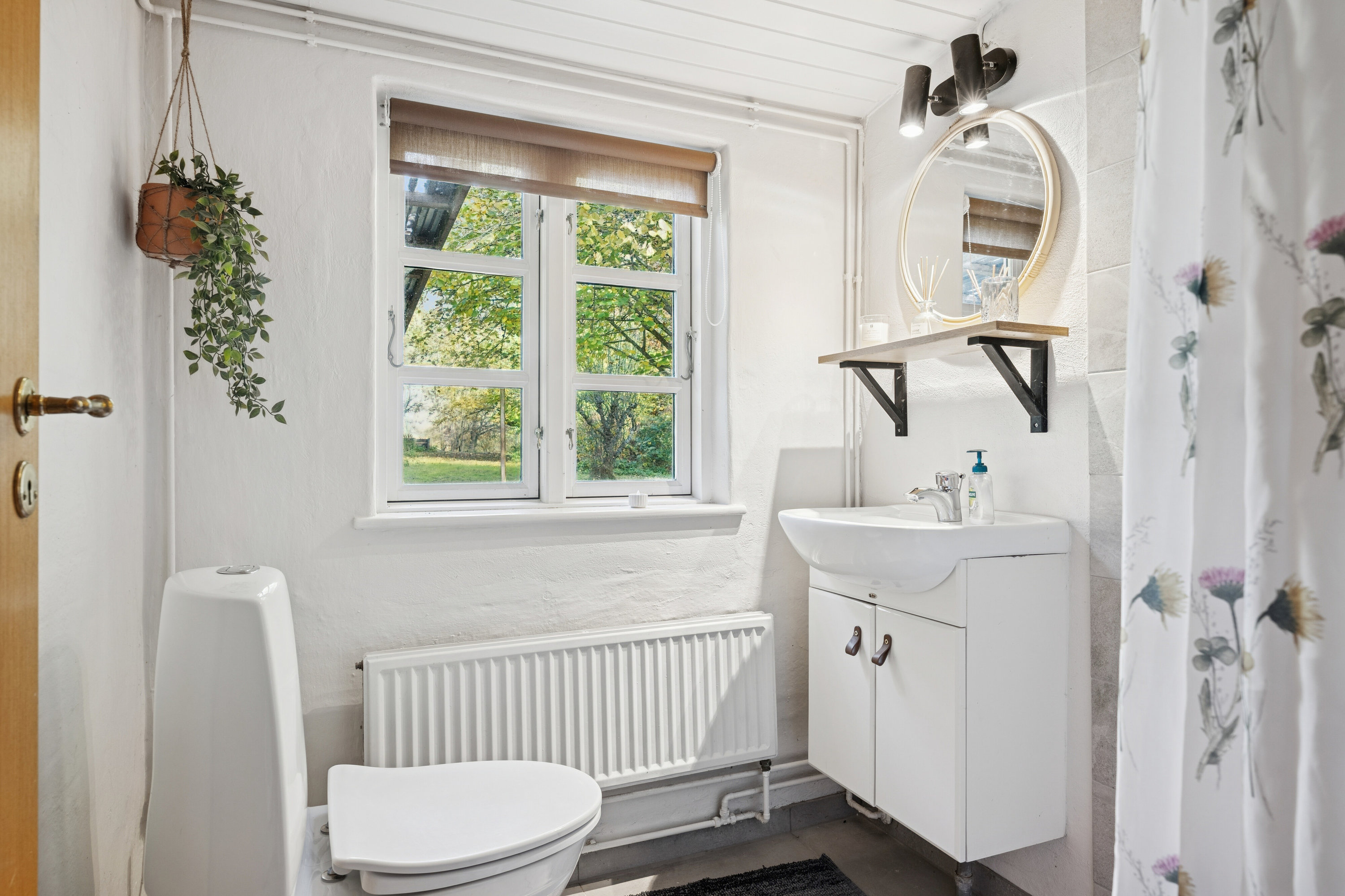 Fremhævet toilet billede i fuldskærmstilstand. Billede af Ørslevvej 243, 4735 Mern