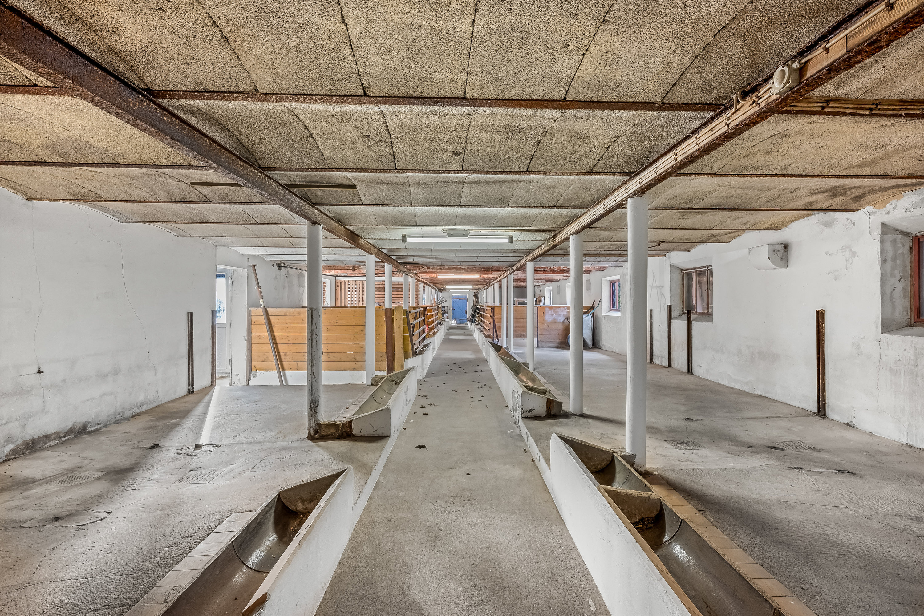 Fremhævet stald billede i fuldskærmstilstand. Billede af Nørre Hvamvej 3, Borbjerg, 7500 Holstebro