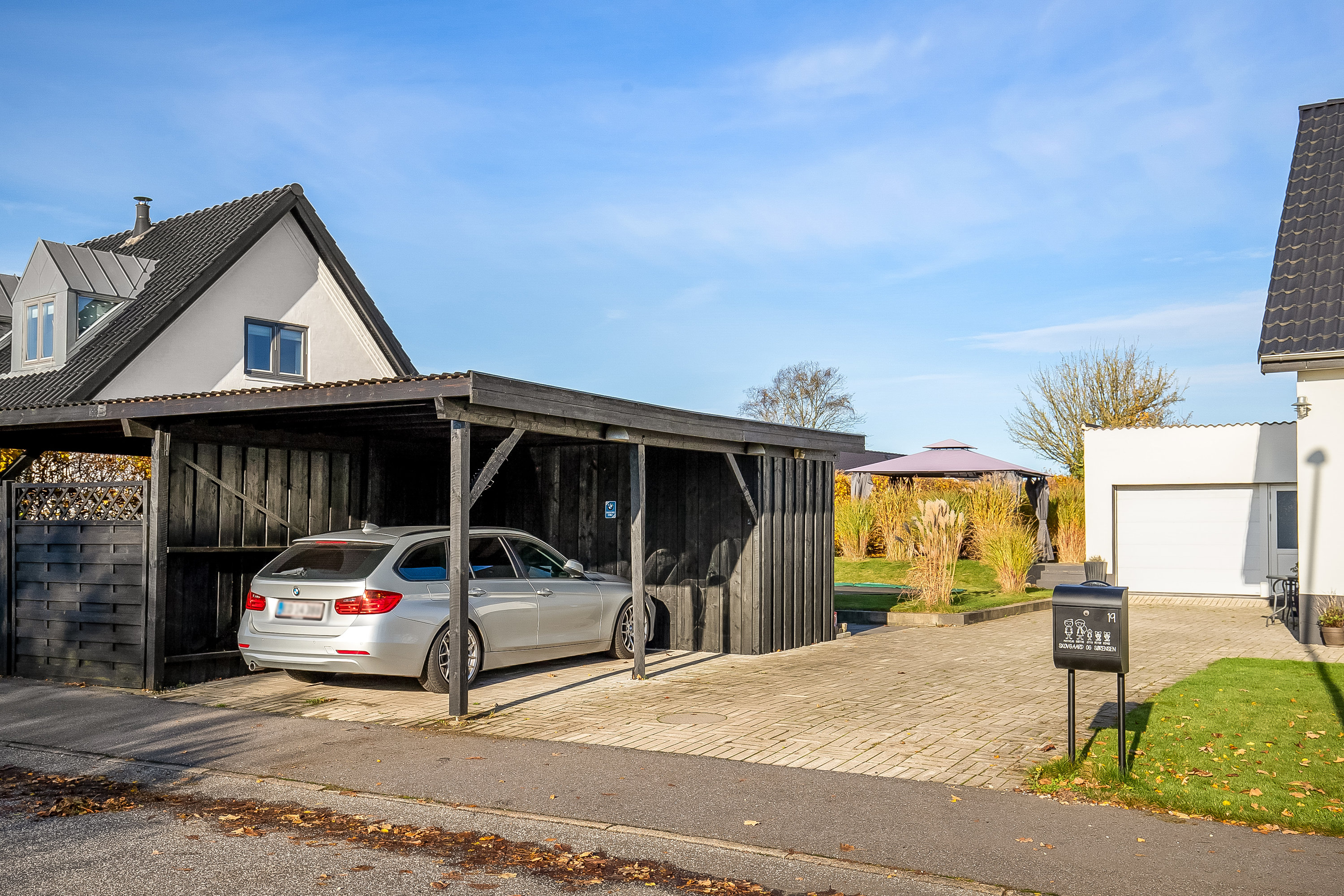 Fremhævet carport billede i fuldskærmstilstand. Billede af Solskovvej 19, Hornstrup Mølleby, 7100 Vejle