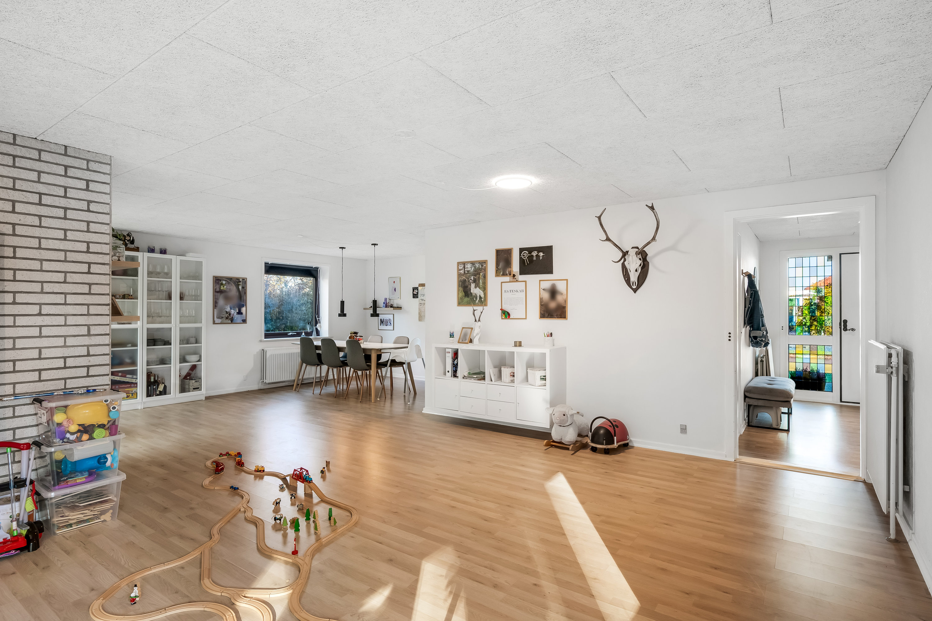 Fremhævet stue billede i fuldskærmstilstand. Billede af Aaparken 18, 6240 Løgumkloster