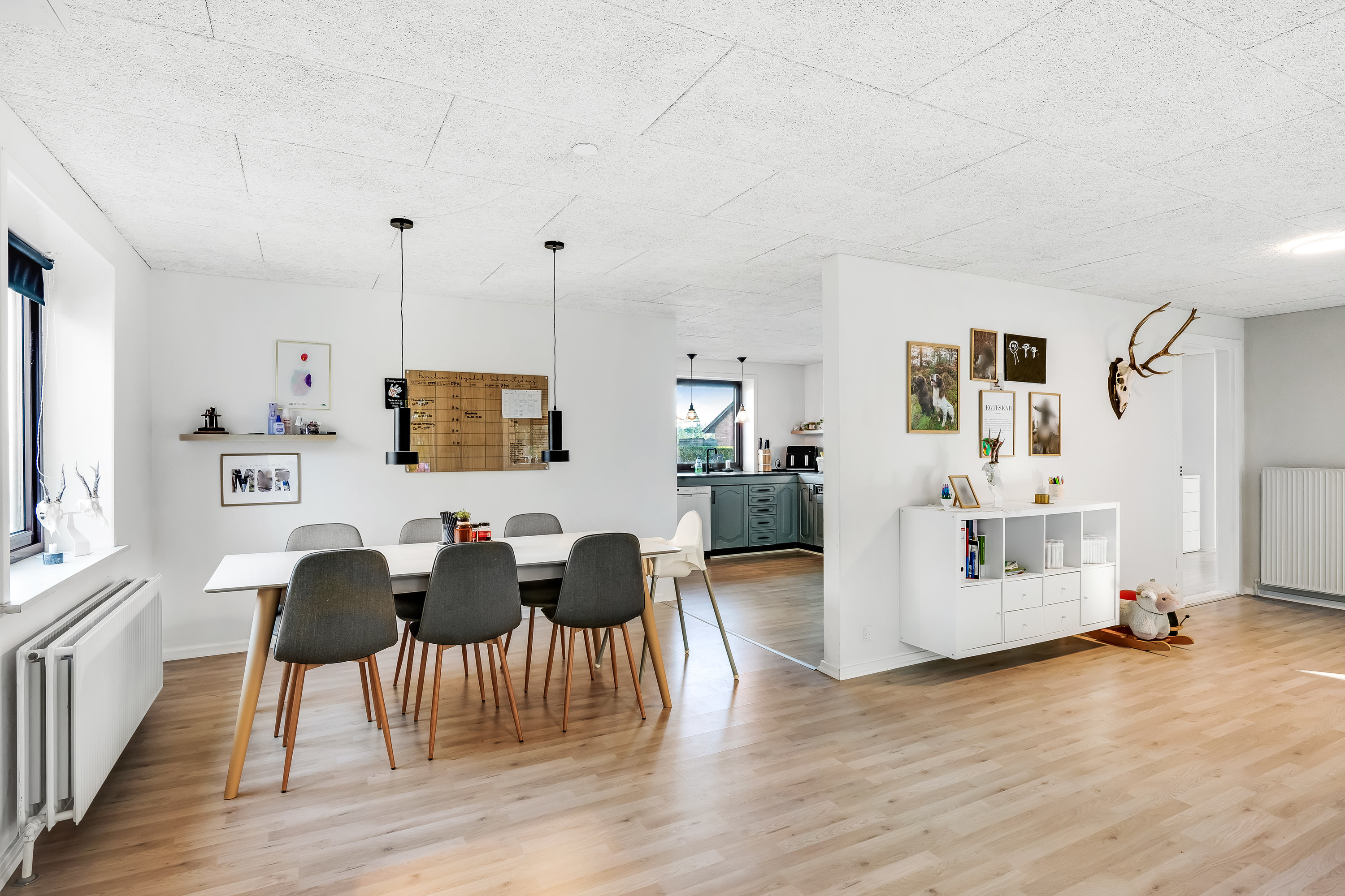 Fremhævet stue billede i fuldskærmstilstand. Billede af Aaparken 18, 6240 Løgumkloster