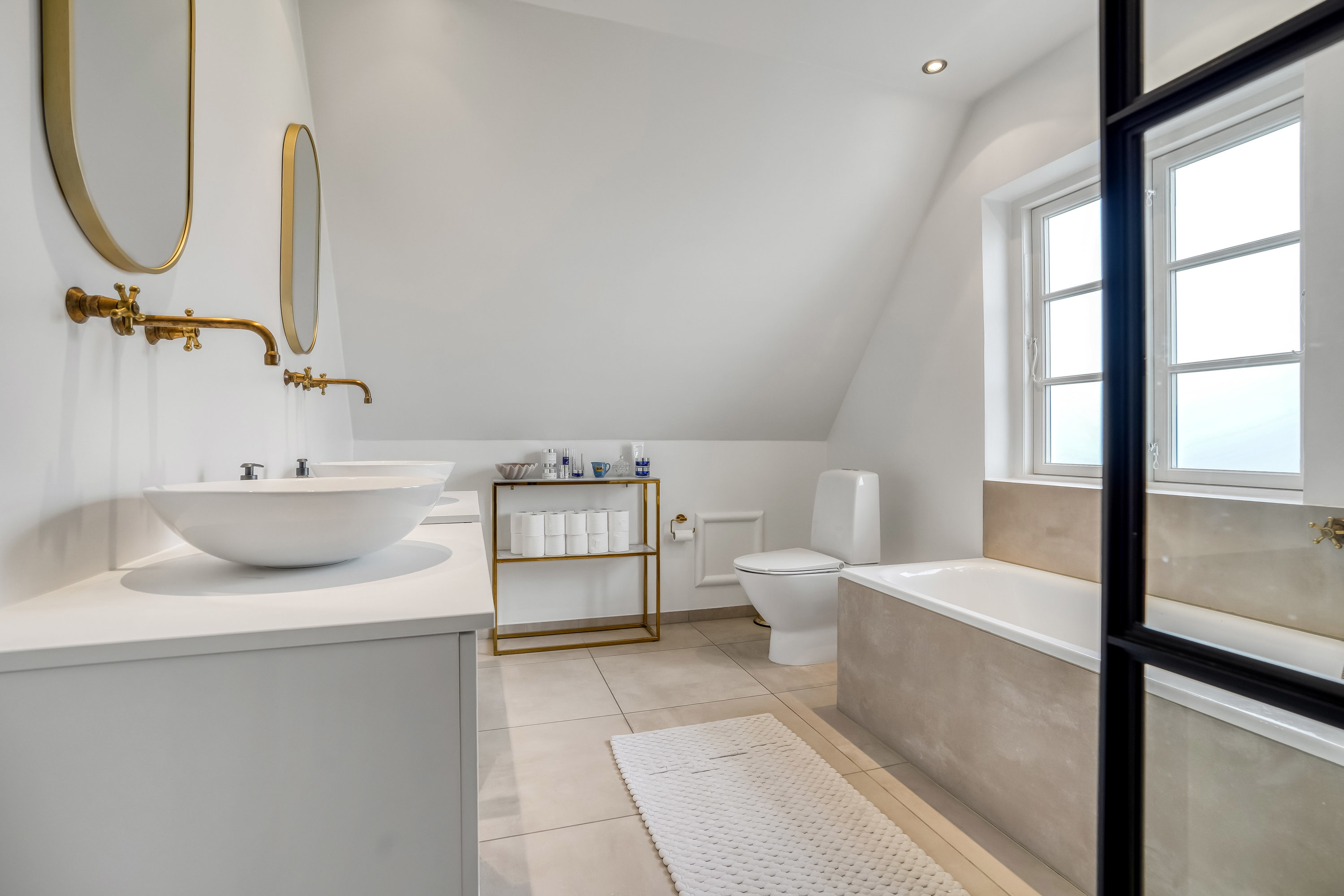 Fremhævet badeværelse billede i fuldskærmstilstand. Billede af Chr. Richardts Vej 43, 5230 Odense M