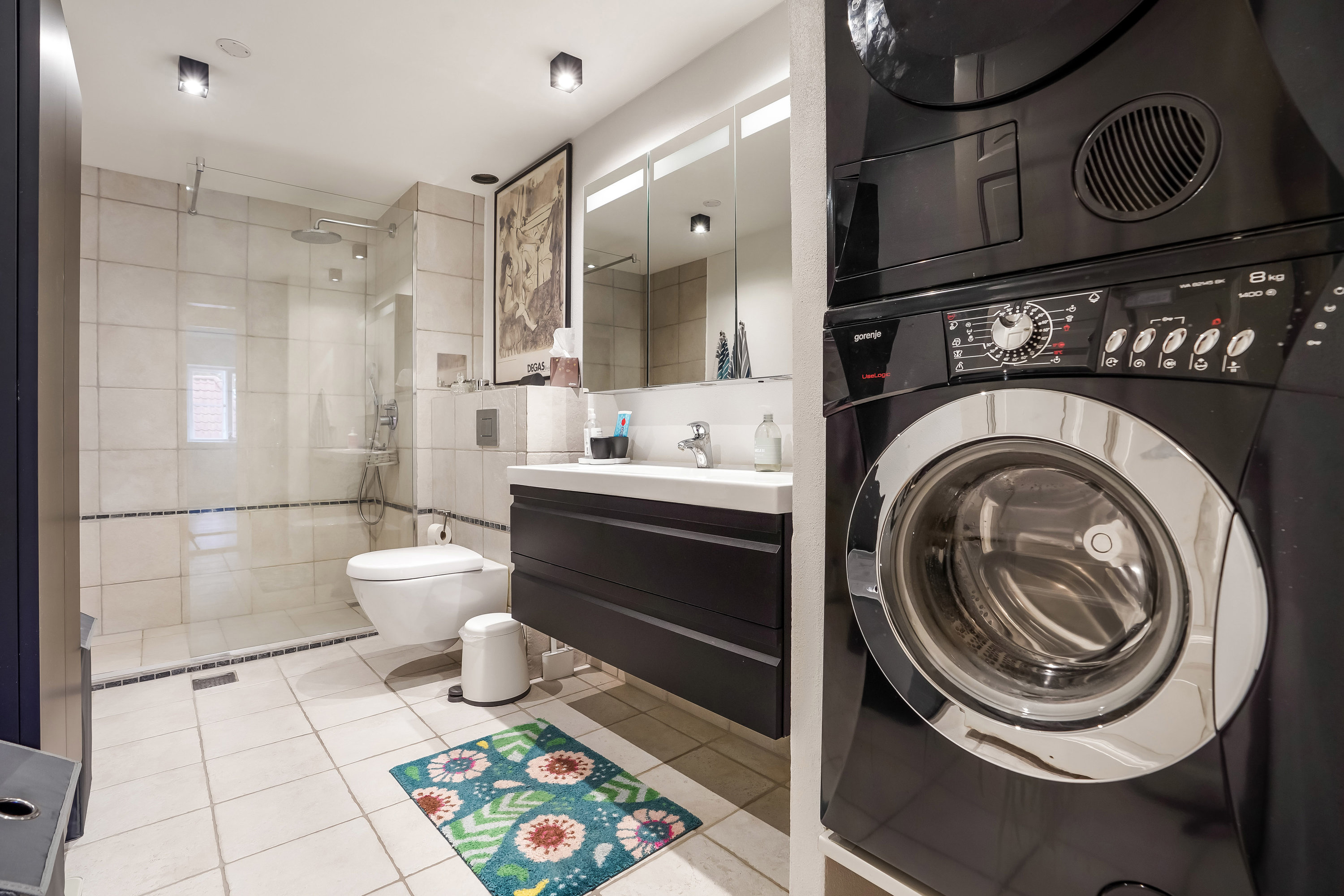 Fremhævet badeværelse billede i fuldskærmstilstand. Billede af Brogade 2B, 1. 8., 5500 Middelfart