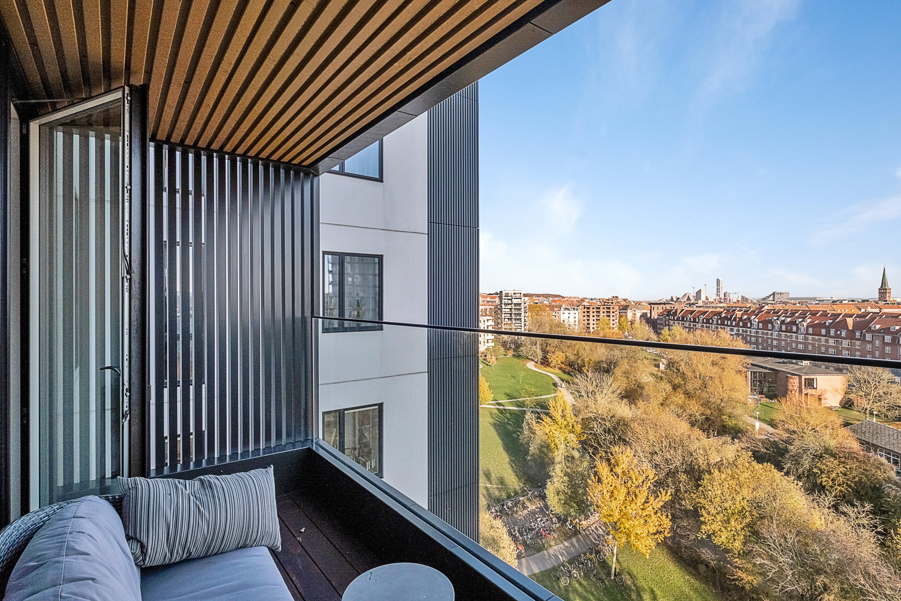 Fremhævet altan billede i fuldskærmstilstand. Billede af Ceres Allé 7, 6. 1., 8000 Aarhus C