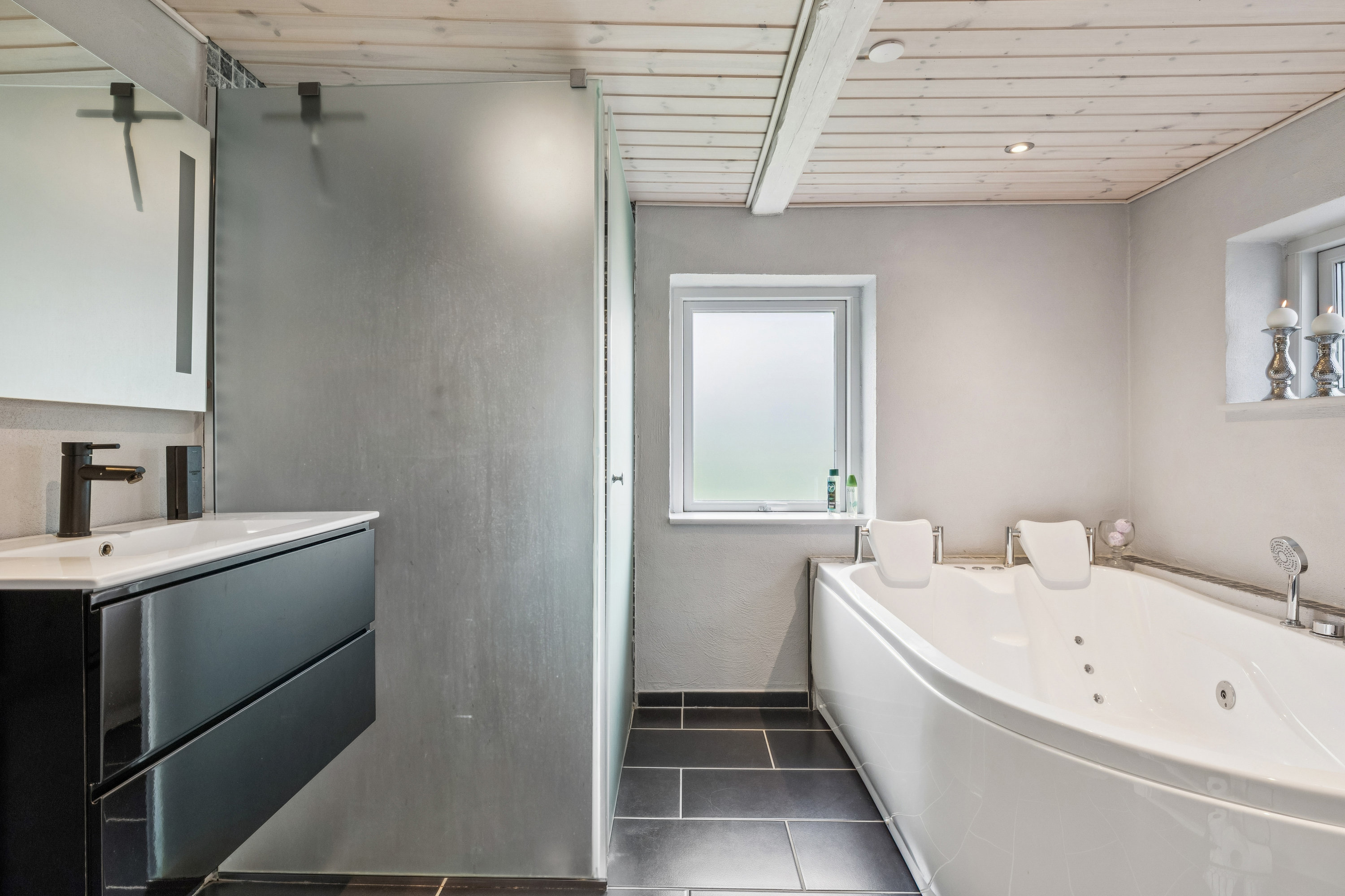 Fremhævet badeværelse billede i fuldskærmstilstand. Billede af Mariagervej 447, Hvidsten, 8981 Spentrup