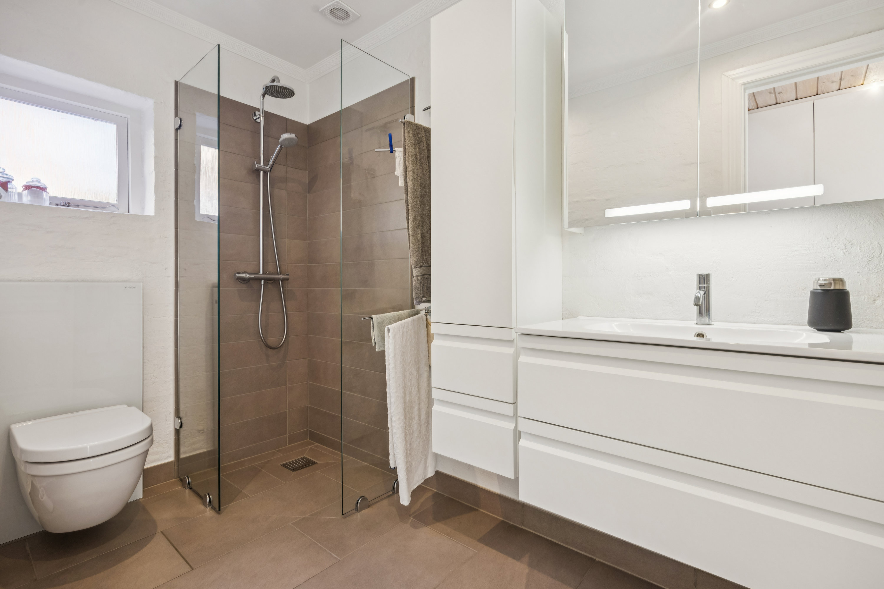 Fremhævet badeværelse billede i fuldskærmstilstand. Billede af Knud Skots Gade 5C, 9400 Nørresundby