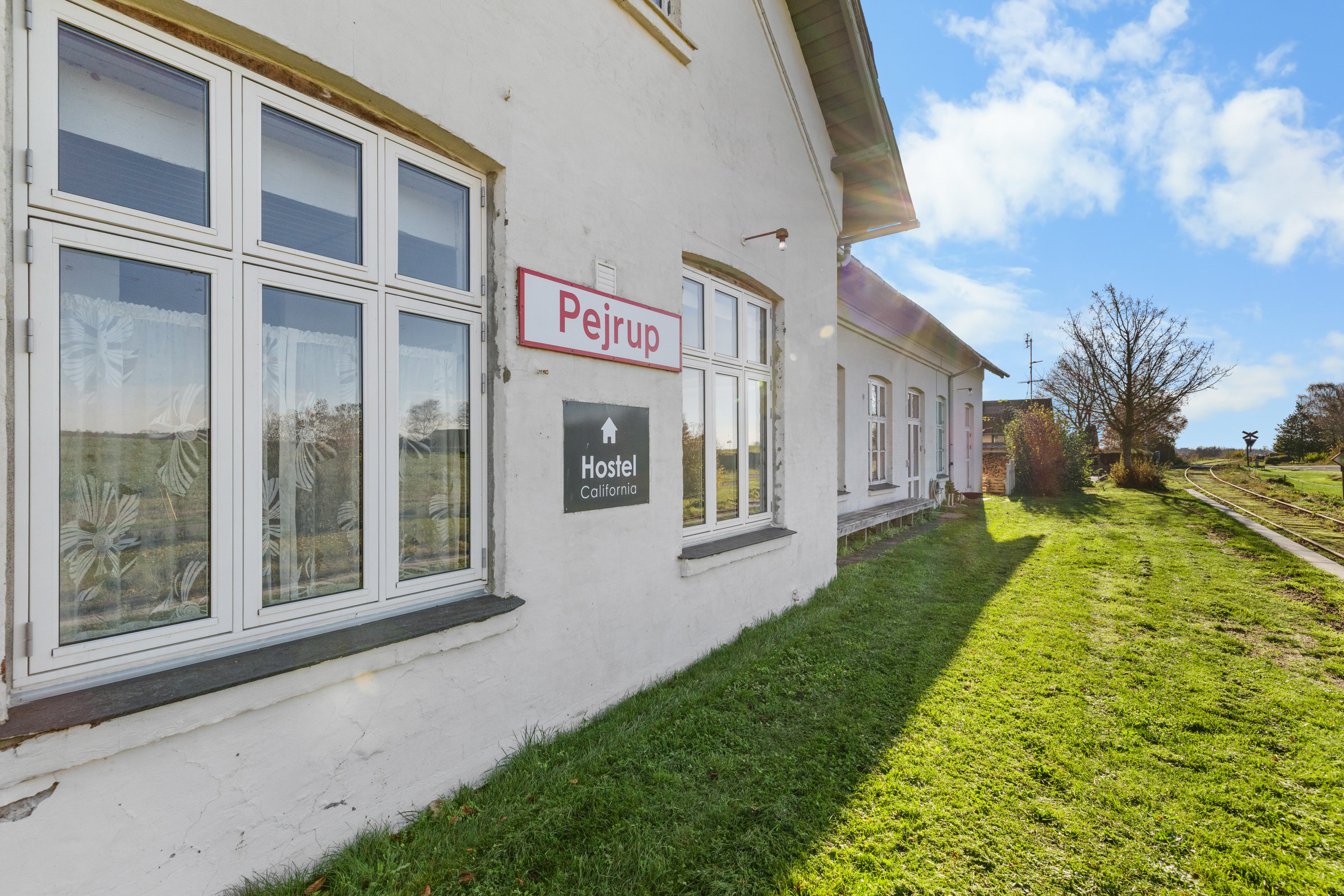 Fremhævet facade billede i fuldskærmstilstand. Billede af Frederiksbergvej 20, Pejrup, 5600 Faaborg