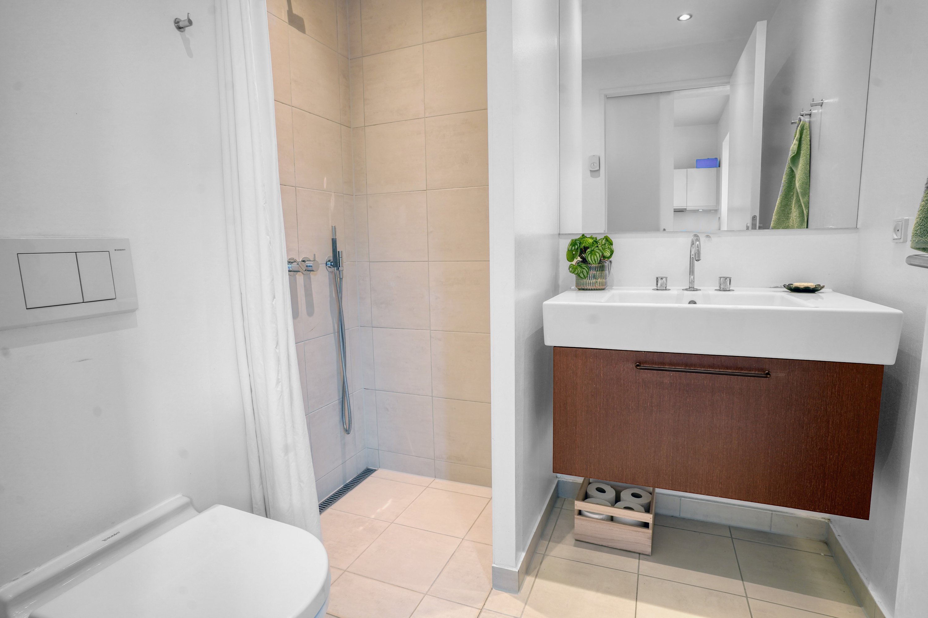 Fremhævet badeværelse billede i fuldskærmstilstand. Billede af Bøgehaven 108, 3500 Værløse