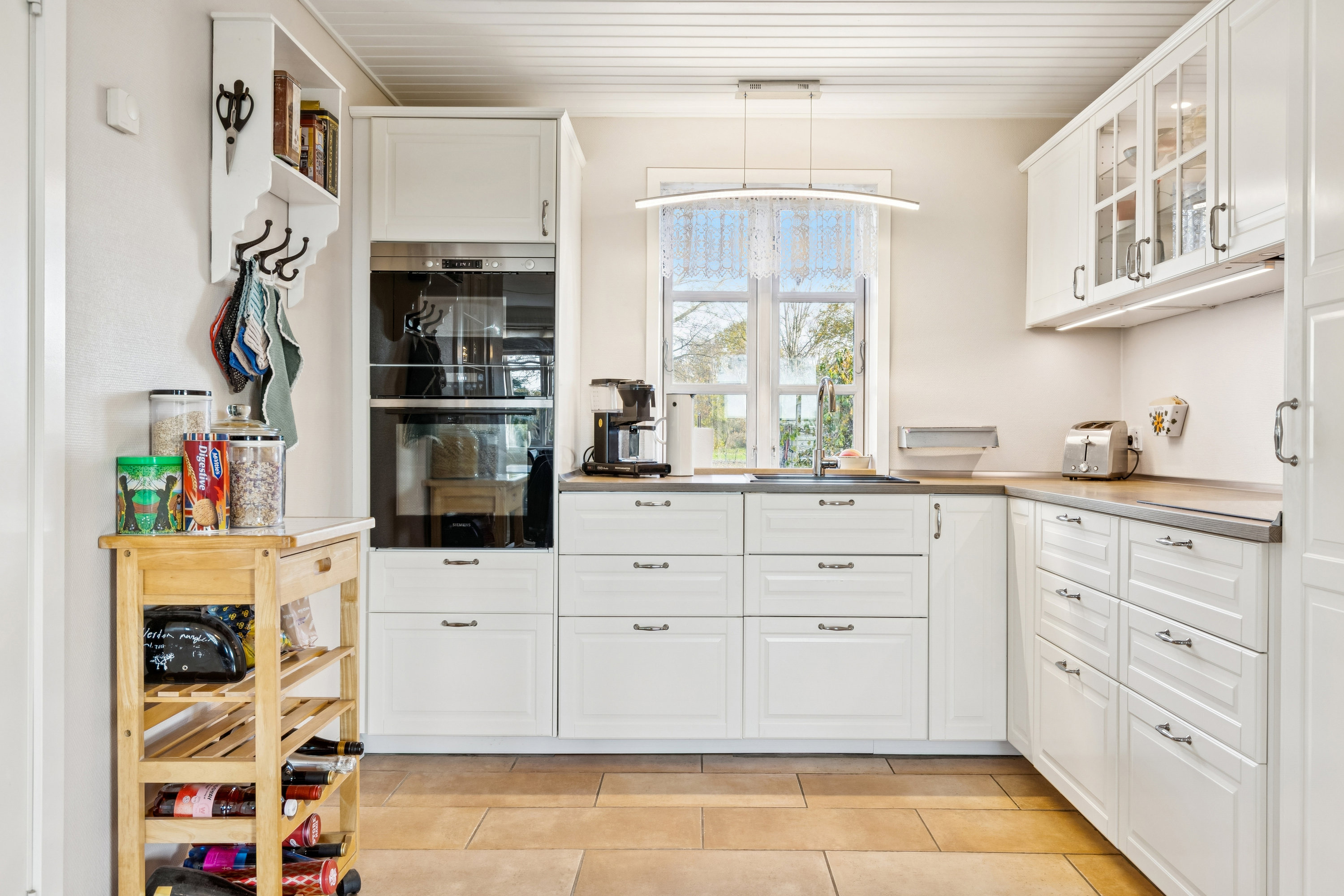 Fremhævet køkken billede i fuldskærmstilstand. Billede af Strandvejen 8, Lammefjorden, 4532 Gislinge