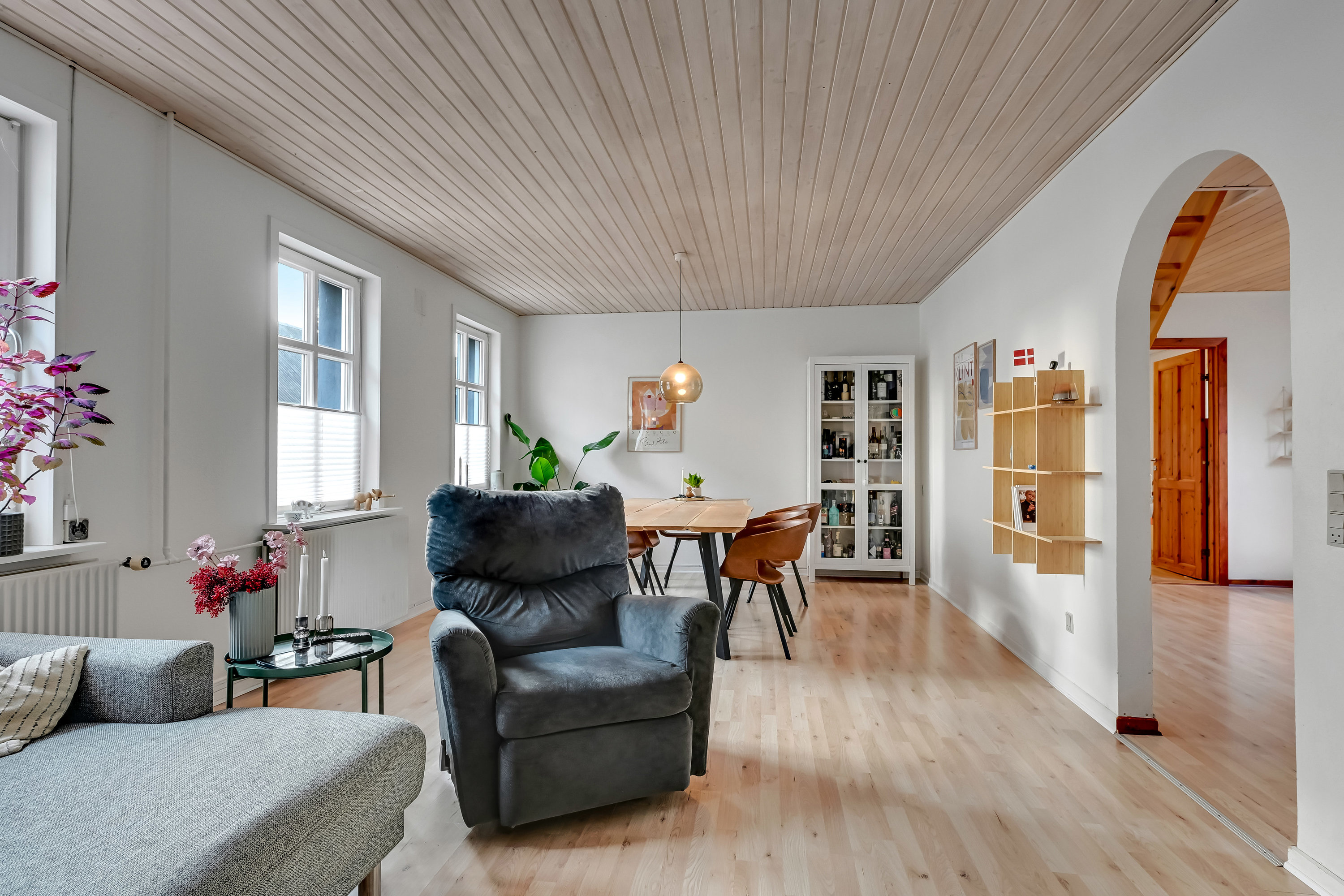 Fremhævet stue billede i fuldskærmstilstand. Billede af Vestergade 2, 6840 Oksbøl