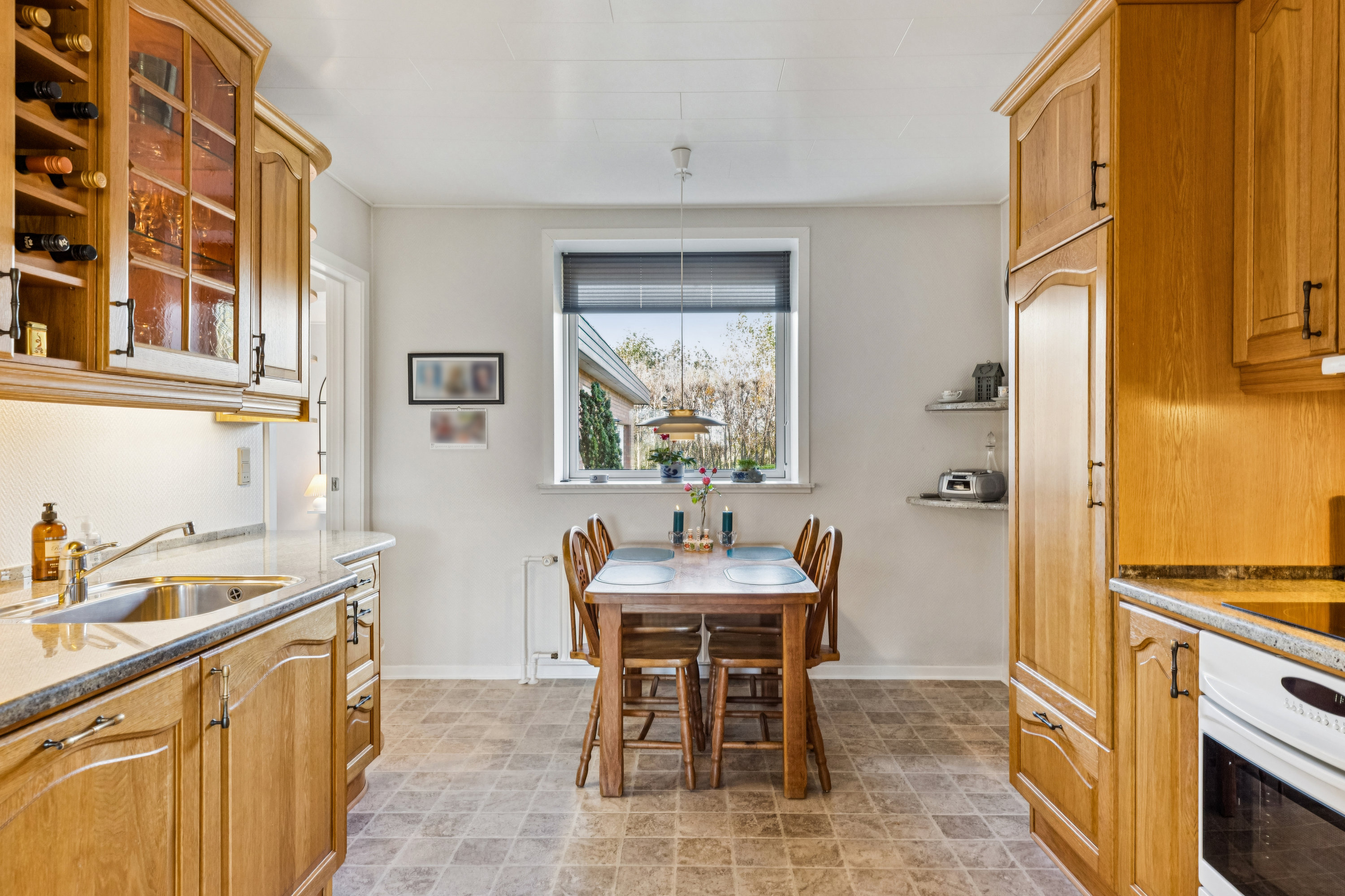 Miniaturebillede 2: køkken. Billede af Hølleskovvej 1, Spandet, 6760 Ribe