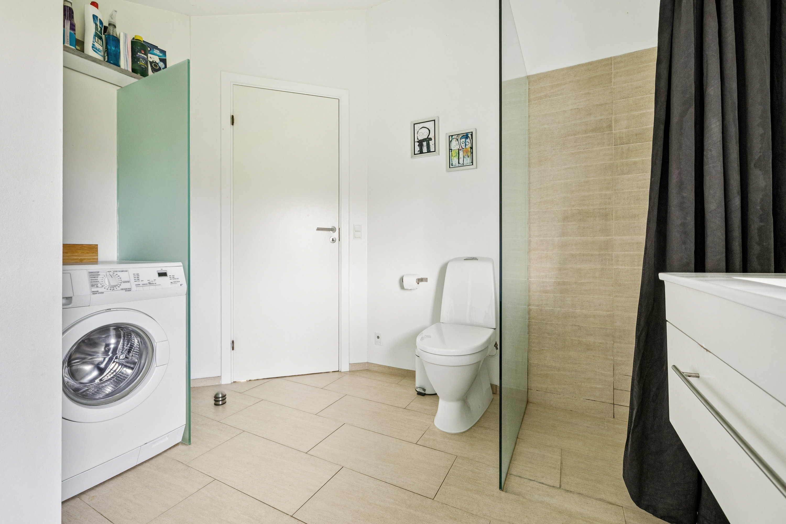 Fremhævet badeværelse billede i fuldskærmstilstand. Billede af Solbærhaven 21, Øster Hurup, 9560 Hadsund