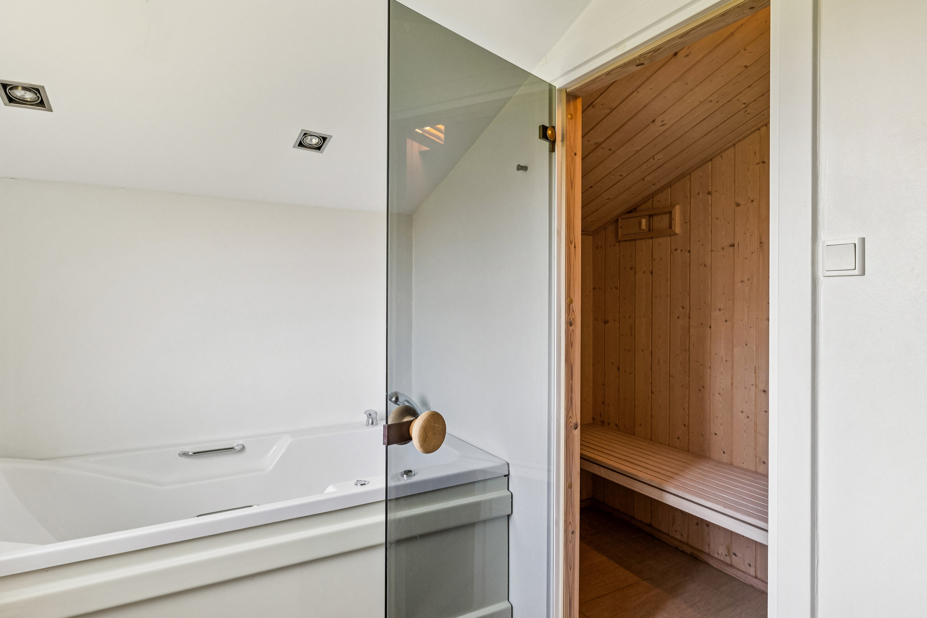 Fremhævet badeværelse billede i fuldskærmstilstand. Billede af Solbærhaven 21, Øster Hurup, 9560 Hadsund